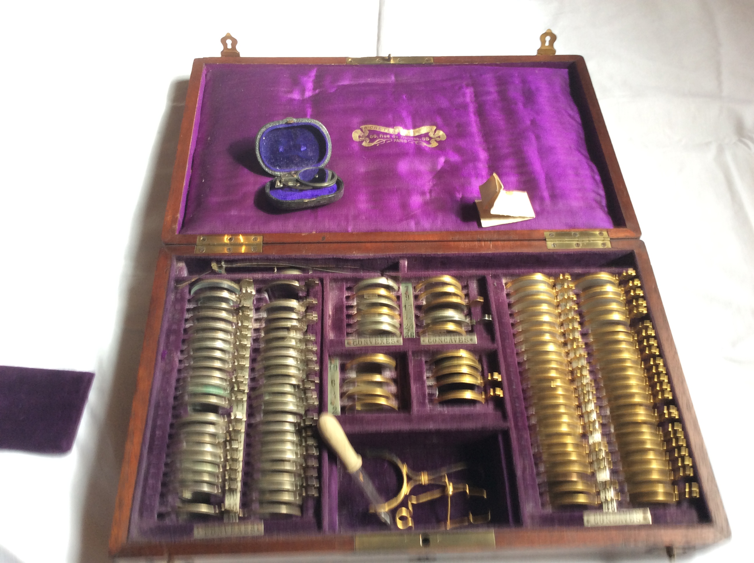 Antique French optometrists box of lenses - Image 2 of 10