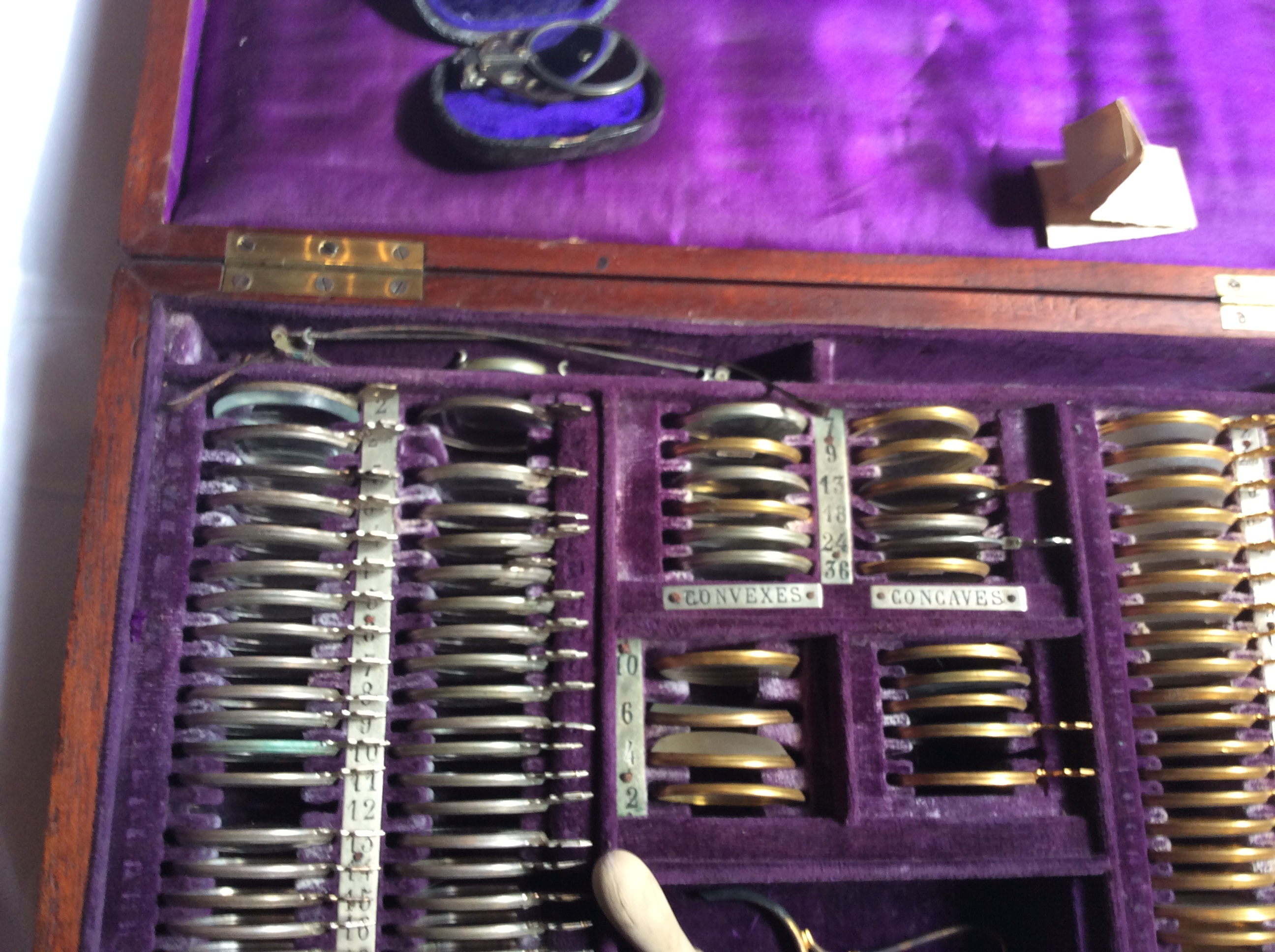 Antique French optometrists box of lenses - Image 8 of 10