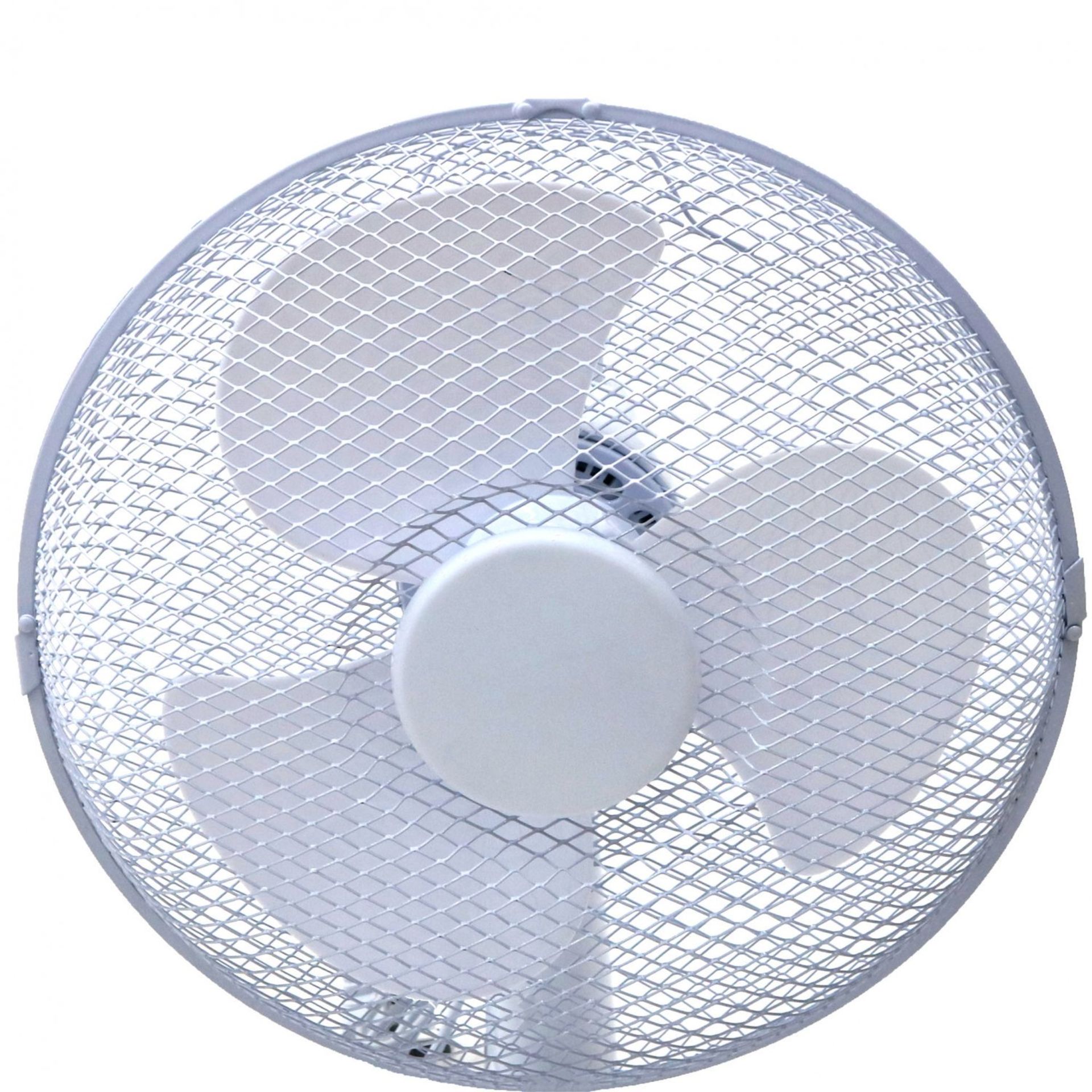 (KK60) 12" Oscillating White Desk Top Fan Stay cool this year with the 12" desk top f... - Image 2 of 2
