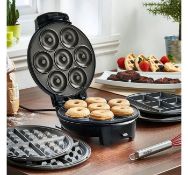 (TD54) Doughnut, Brownie & Waffle Maker Make 7 delicious mini doughnuts, 4 scrumptious brownies...