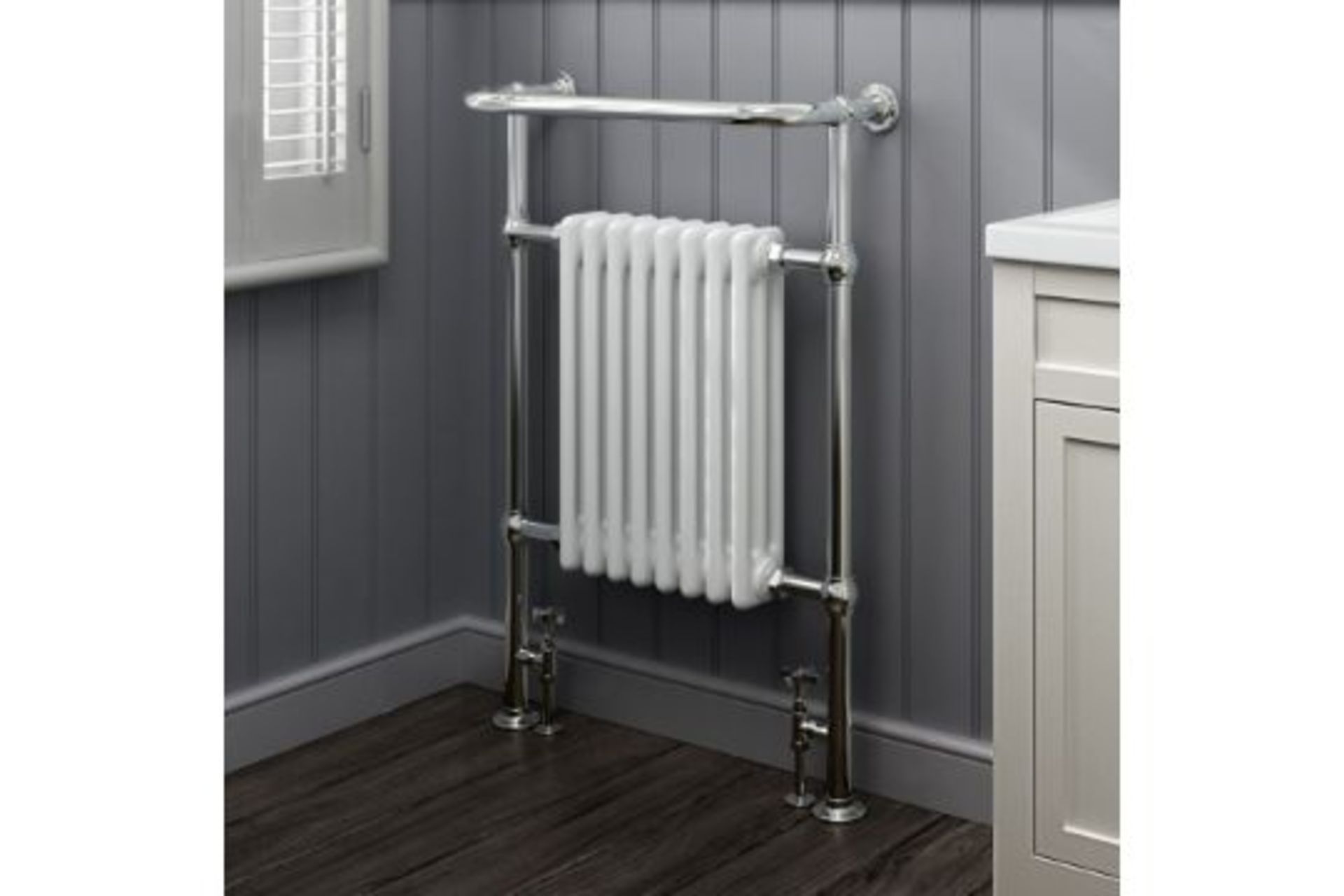 BRAND NEW BOXED 952x659mm Large Traditional White Premium Towel Rail Radiator.RRP £499.99.We l...
