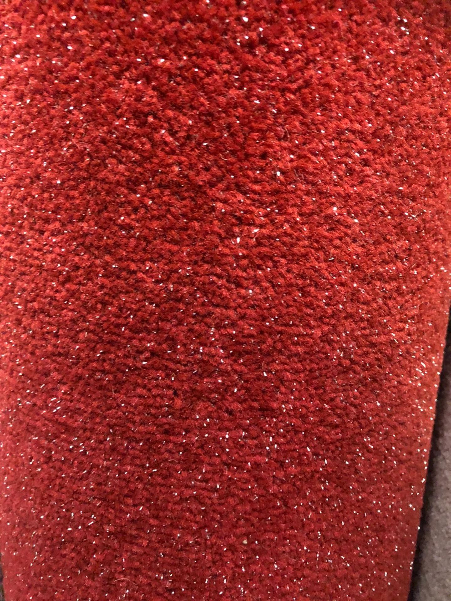 Disco red 5.3m x 4m ( 17ft 3in x 13ft ) twist pile polypropylene. Felt back