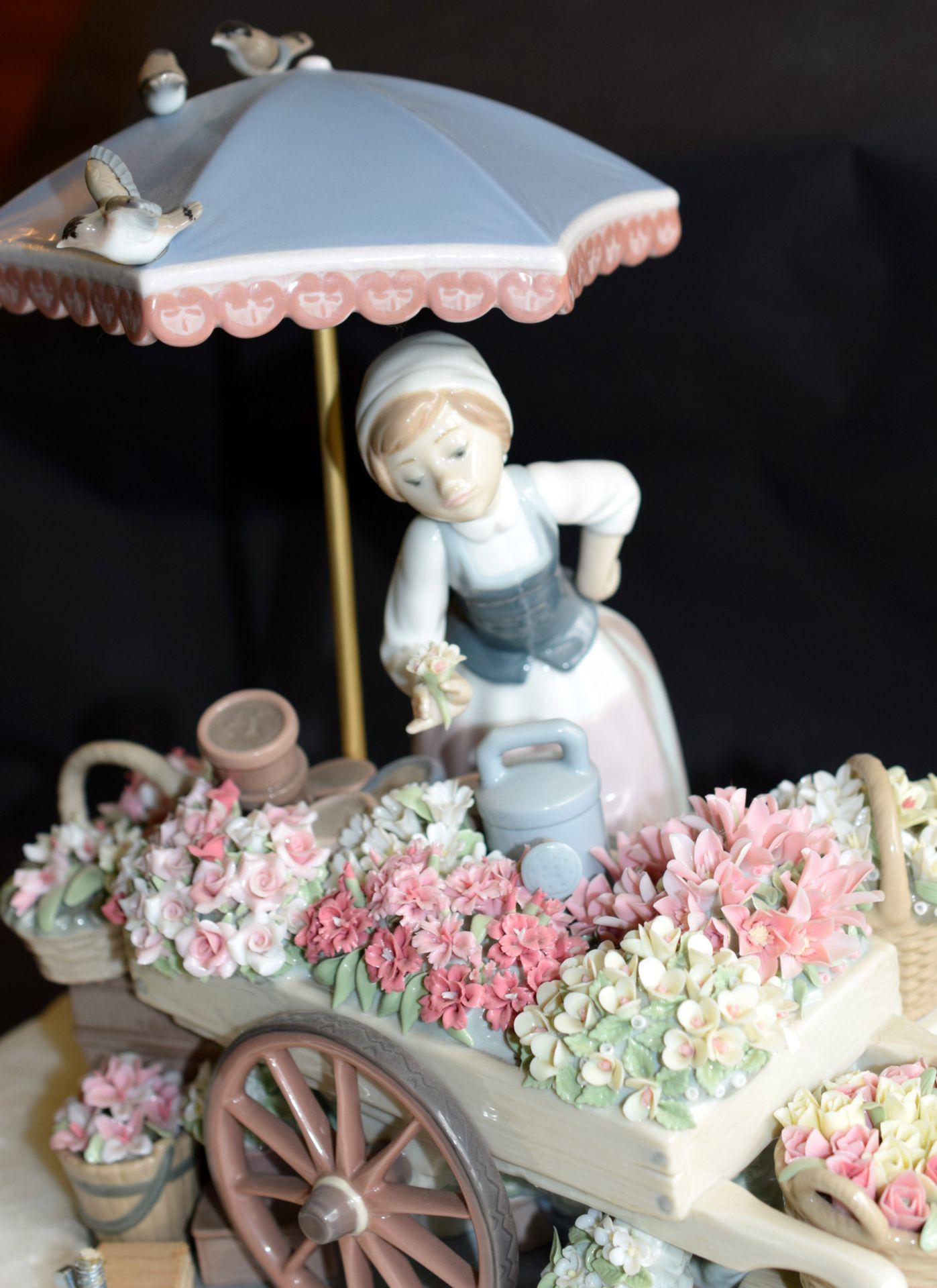 Large Lladro Flowers of The Season Woman Sculpture Boxed - Image 5 of 7