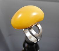 Silver ring wit amber