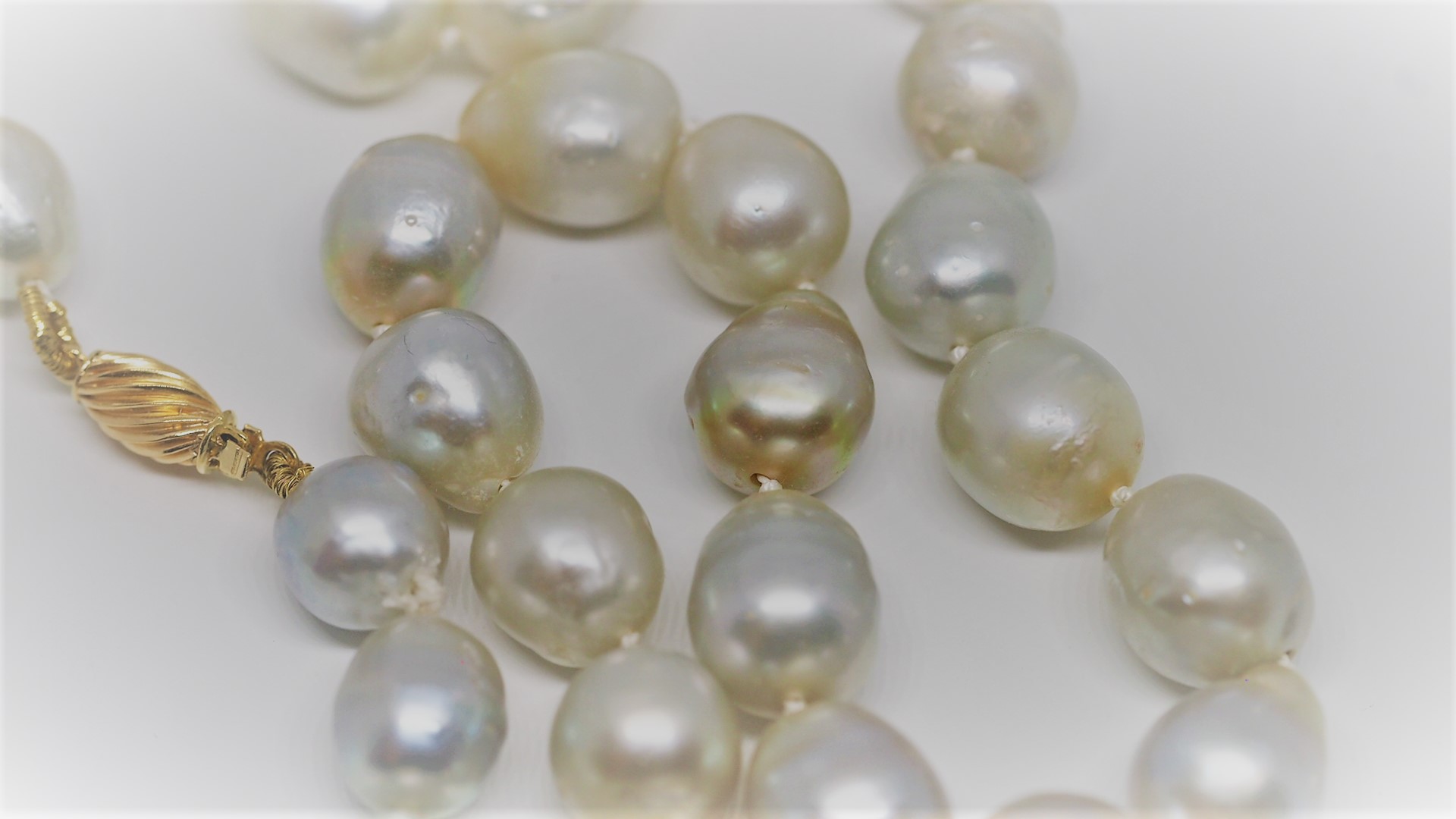 Certified High Lustre South Sea Pearls Necklace 18K Yellow Gold Clasp - Image 5 of 5