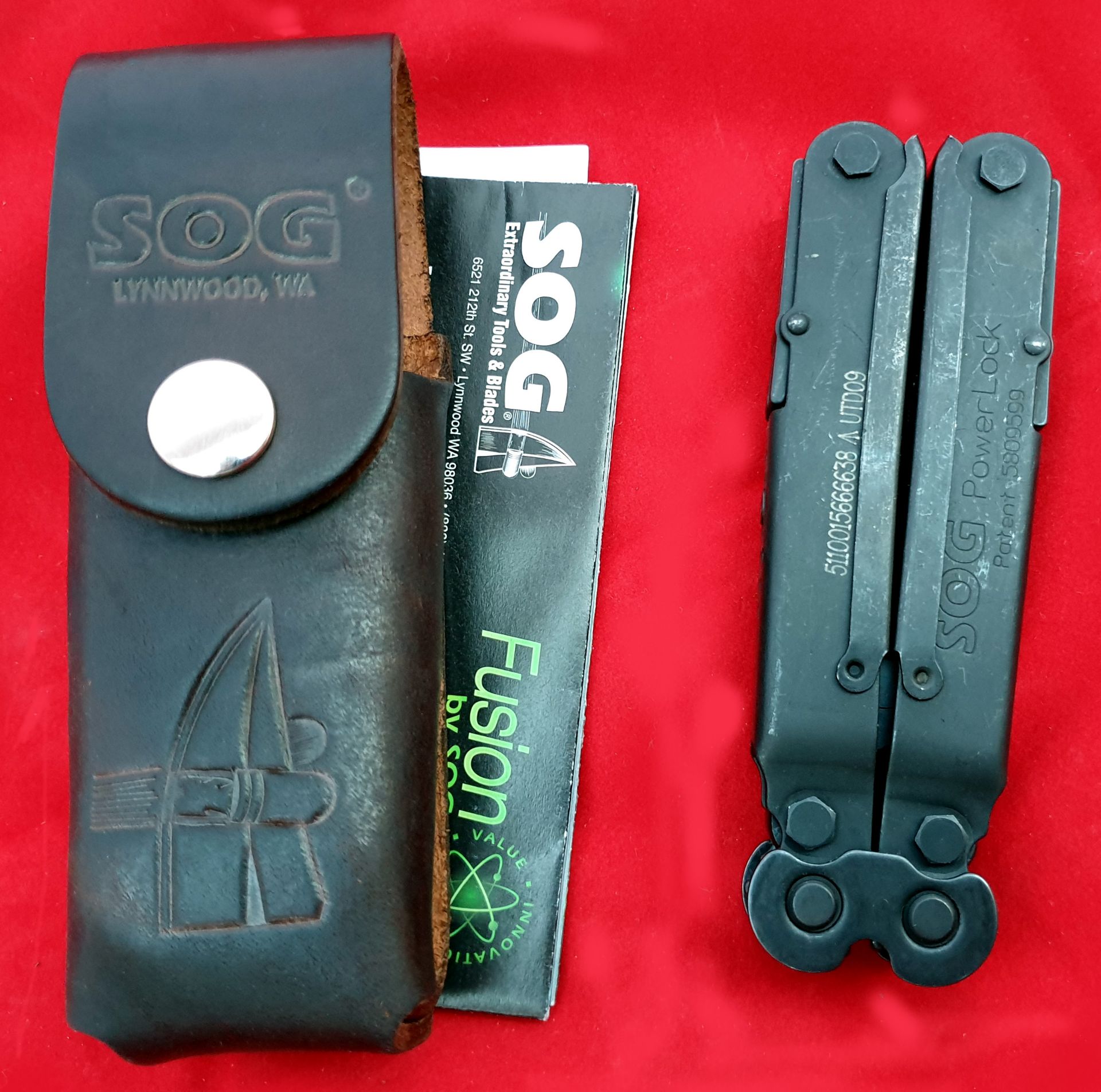 10 x SOG Powerlock EOD 2.0 B69 multi tools Black with Leather Belt holder - Image 6 of 9