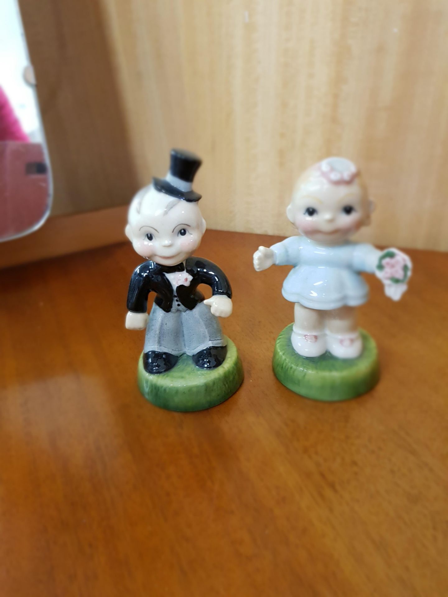 Carlton Ware Kids Limited Edition 'Bride And Groom' - Image 2 of 2