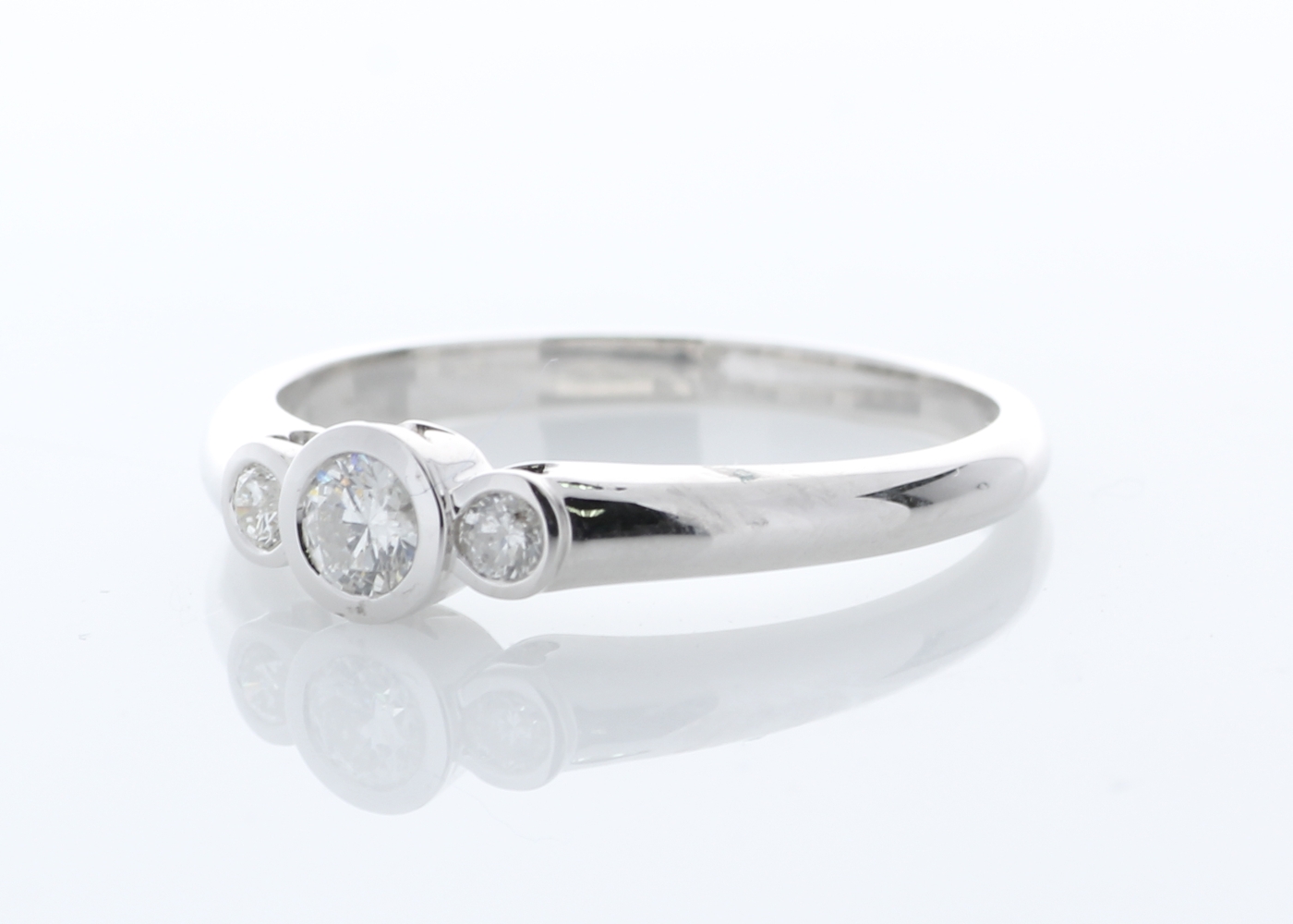 18ct Three Stone Rub Over Set Diamond Ring 0.33 Carats - Image 2 of 4