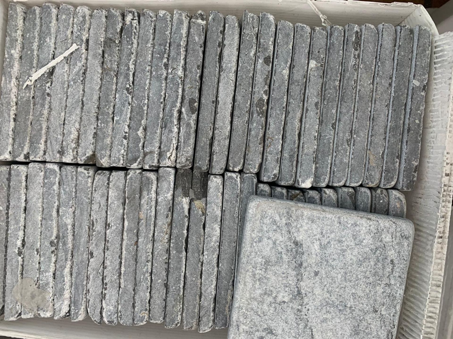 300 x Black Tumbled Natural Stone tiles 10x10cm - Image 2 of 2