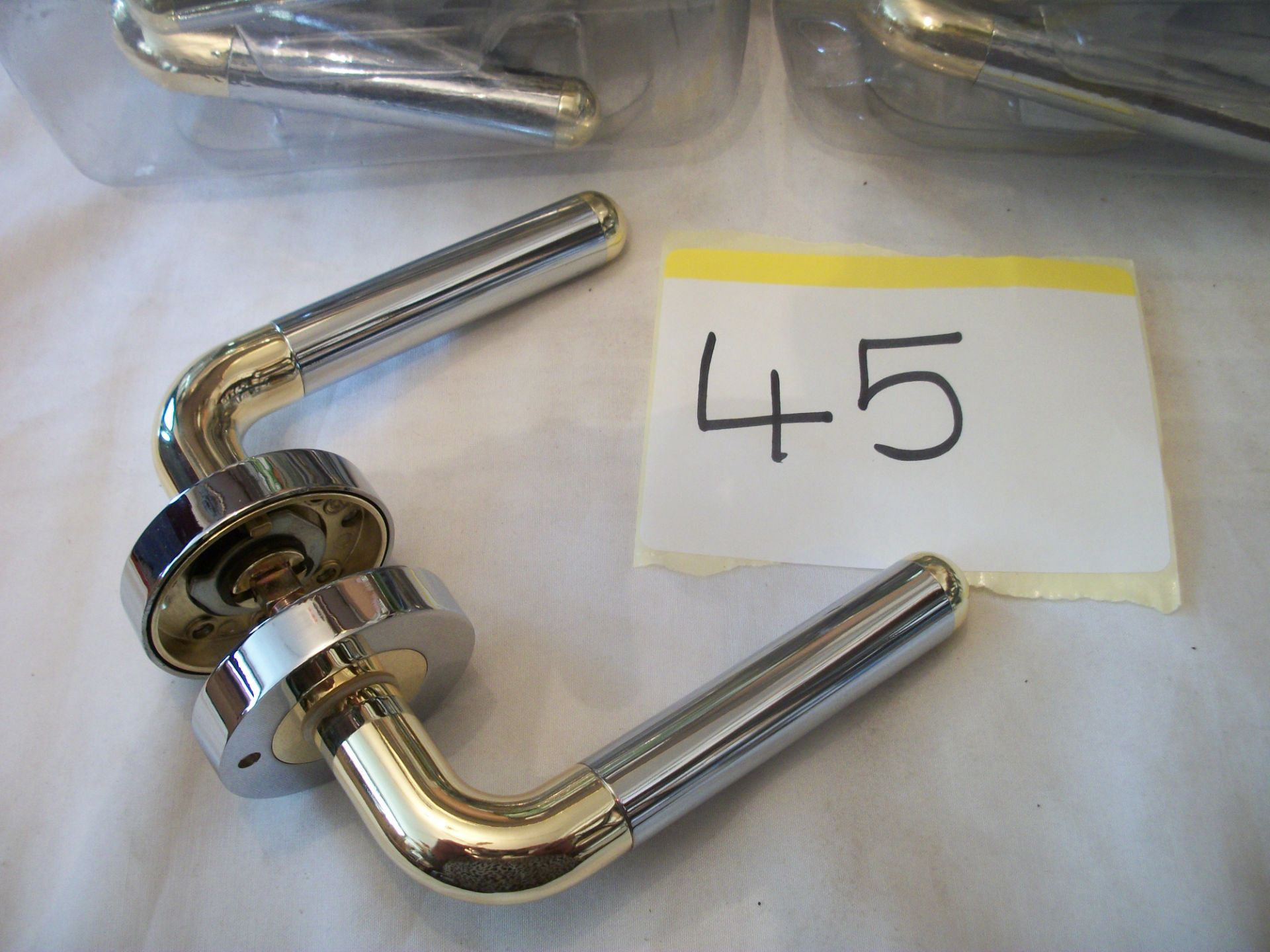 5 Pair x Orbit Lever on Round Rose Handles - Image 2 of 2