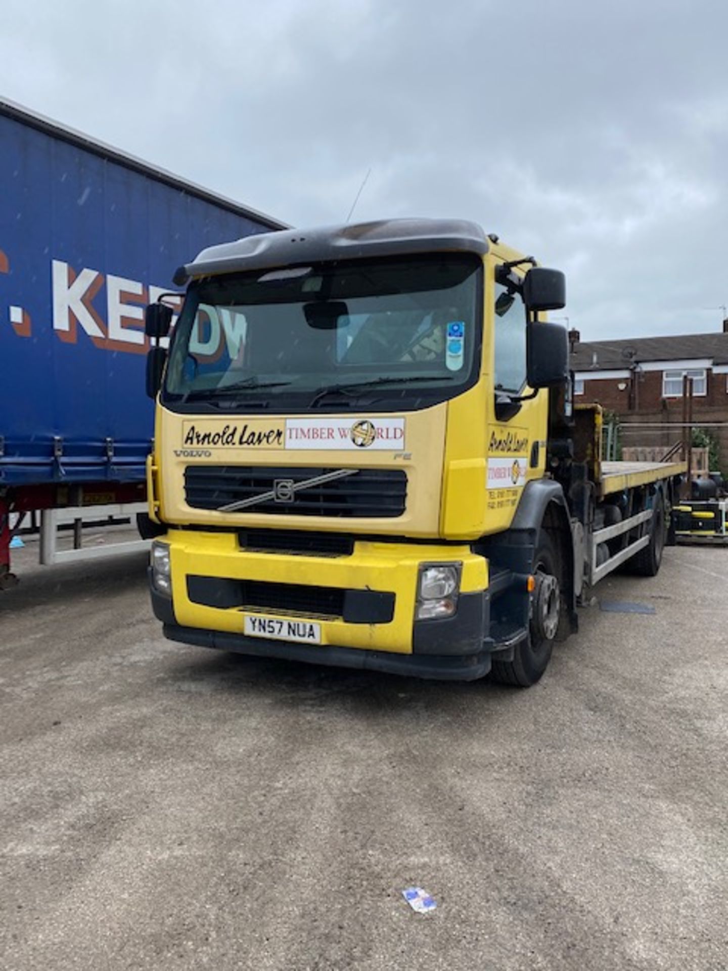 2008 VOLVO FE-280 FLATBED WITH HIAB