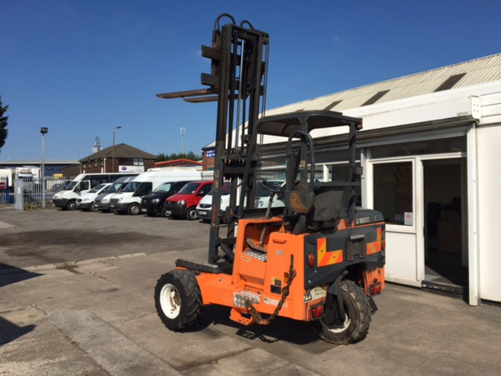 MOFFETT MOUNTY M8 2500kgs ROUGH TERRAIN FORKLIFT - Image 4 of 7