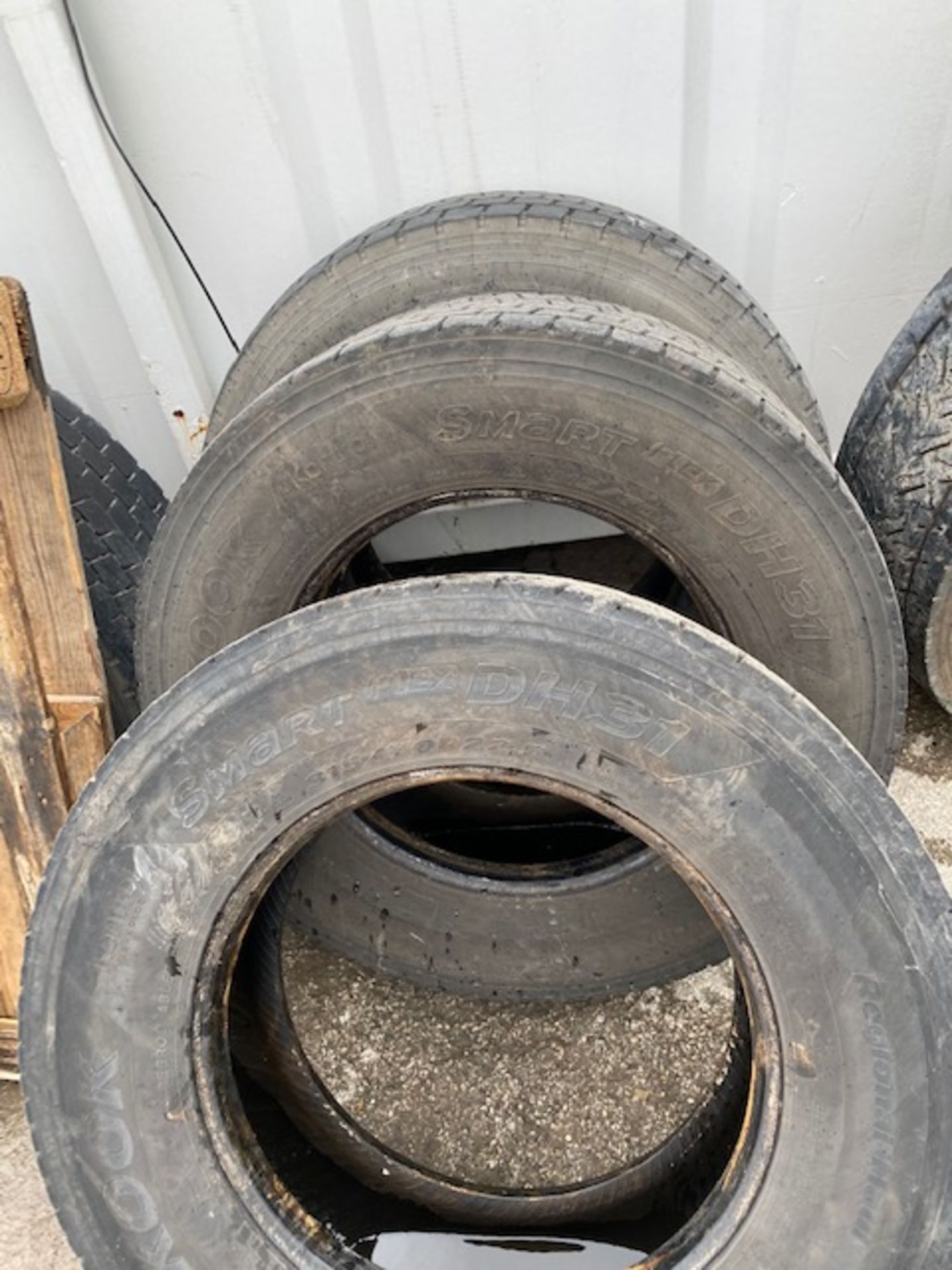 5 X USED TYRES TO SUIT TRACTOR UNIT - Image 3 of 3