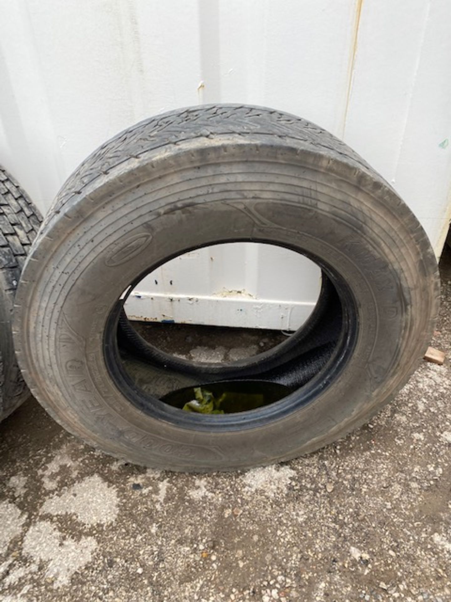 5 X USED TYRES TO SUIT TRACTOR UNIT - Image 2 of 3