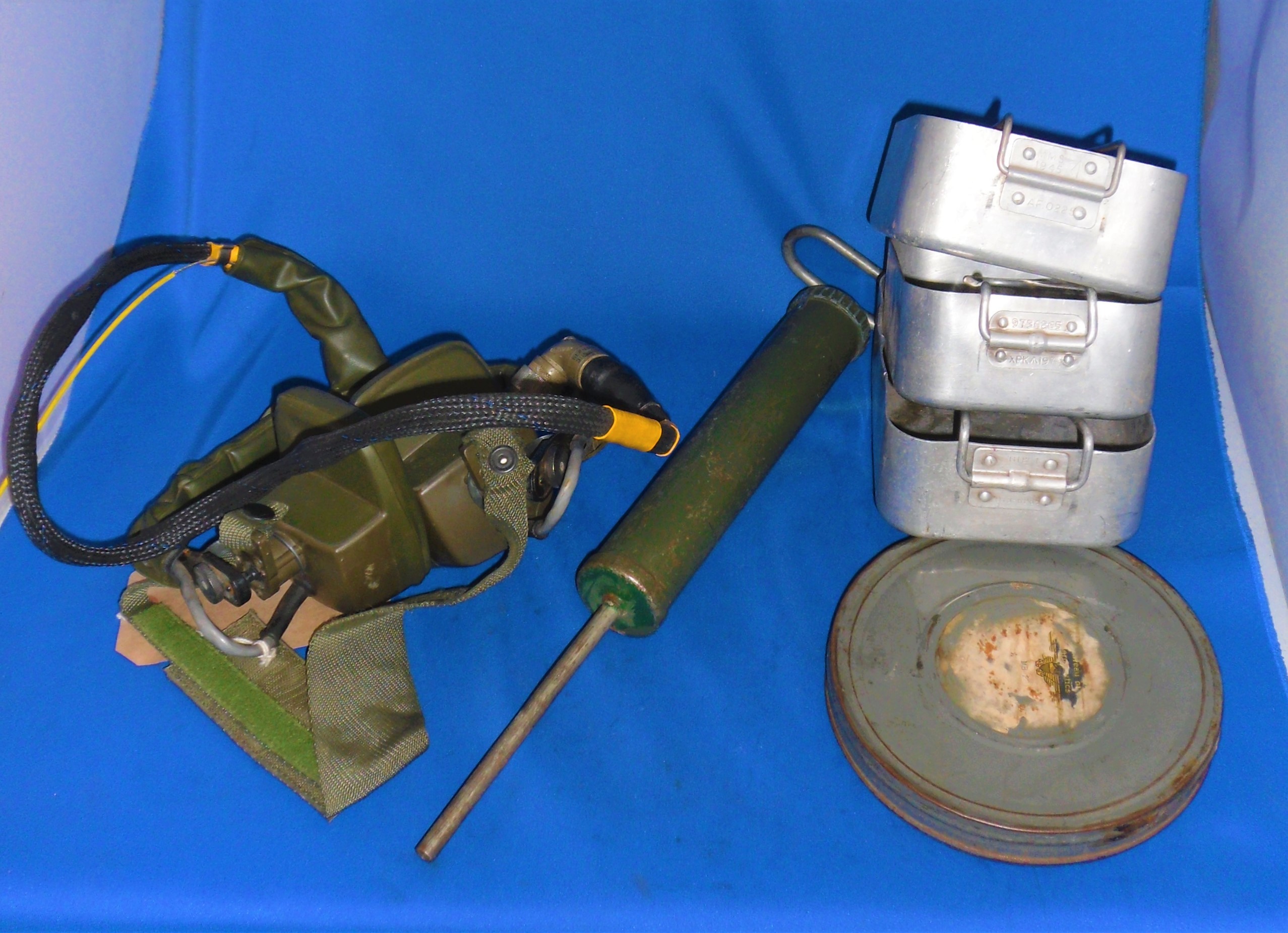 Military items 3 X Mess Tins 1945 1979 1980, War Dept training film canister with Empty Reel, Gearb