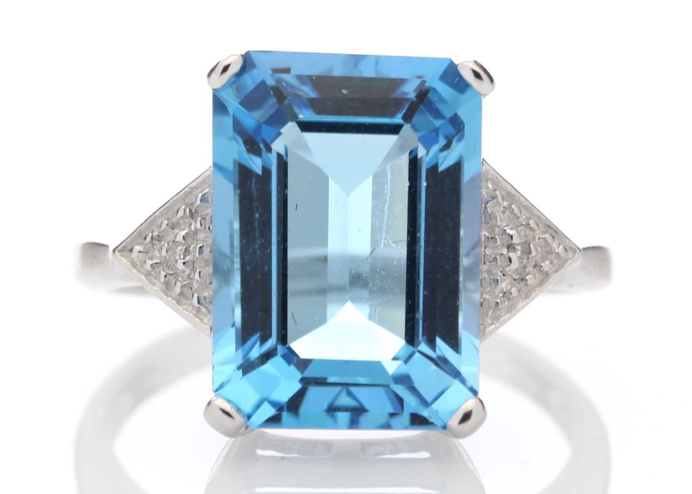 9ct White Gold Diamond And Blue Topaz Ring 8.25 Carats