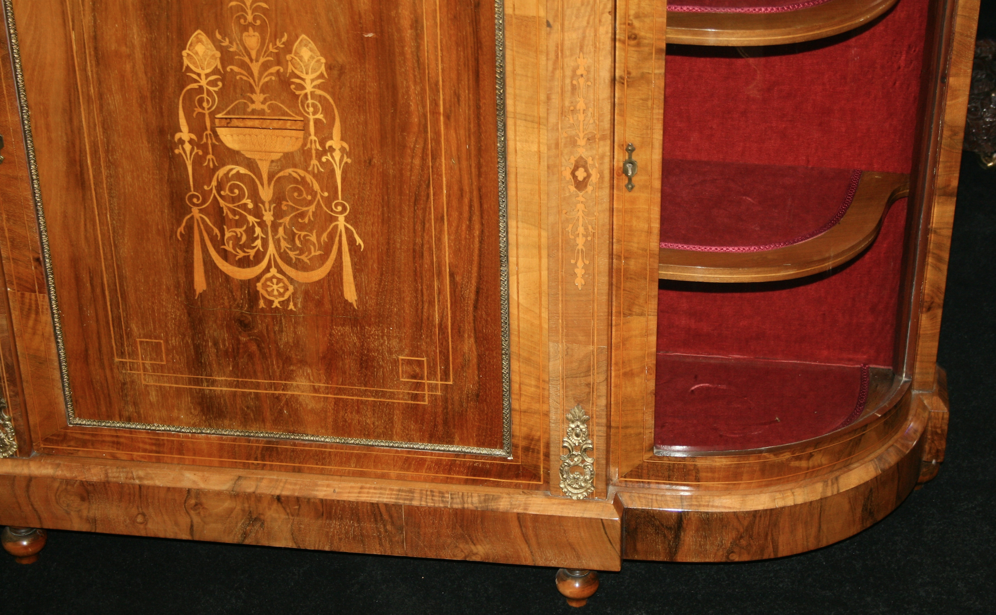 Fine 19th c. Figured Walnut Credenza c.1860 - Image 12 of 14