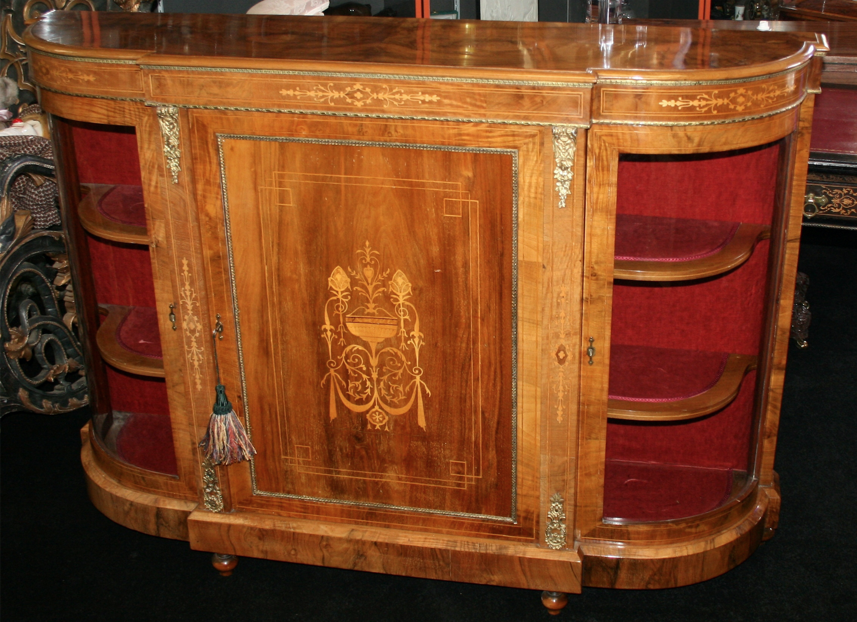 Fine 19th c. Figured Walnut Credenza c.1860 - Image 5 of 14