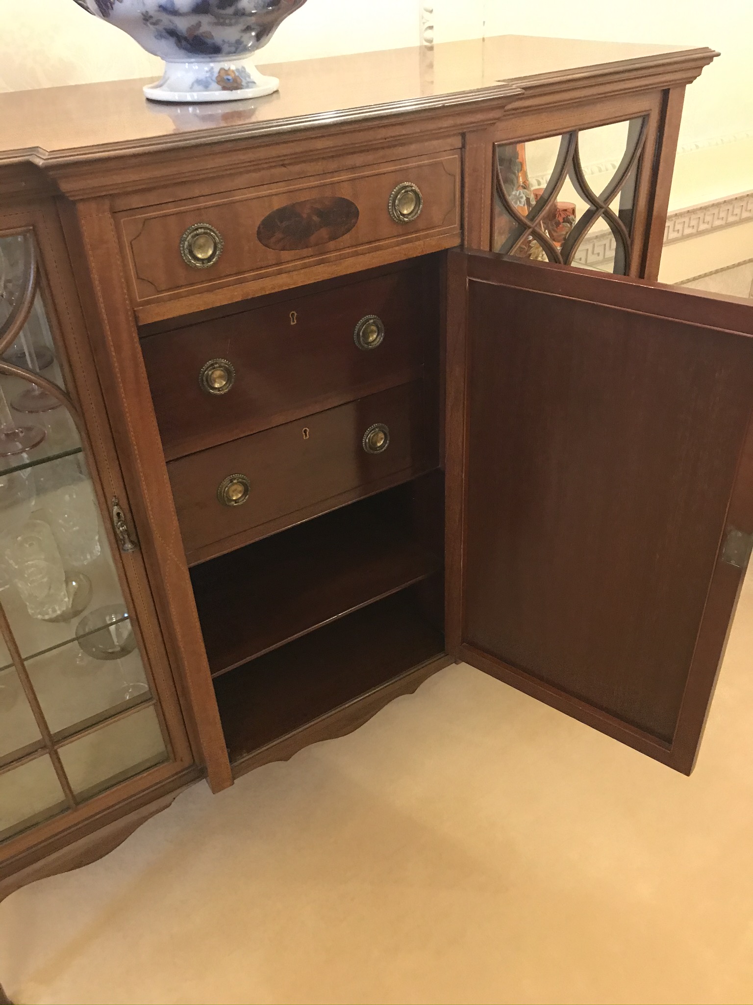 Edwardian Mahogany Inlaid Breakfront Display Cabinet - Image 9 of 14