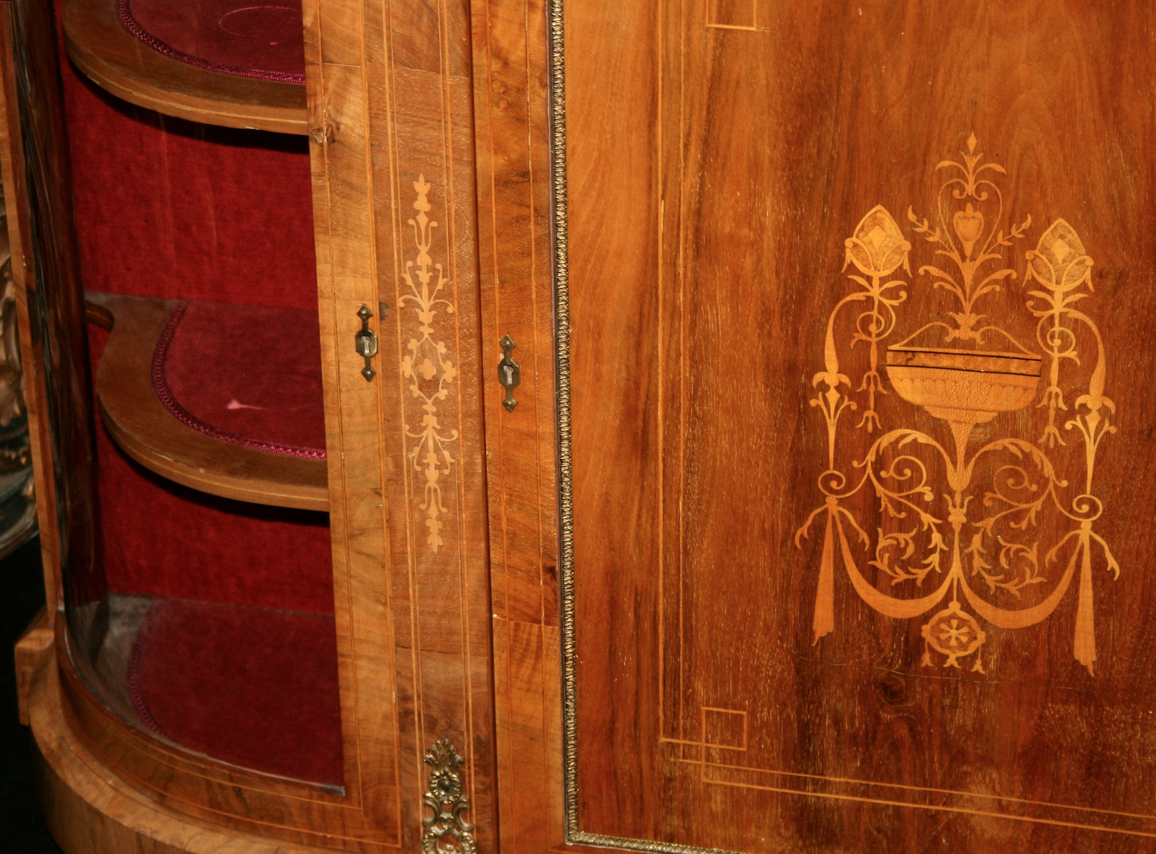 Fine 19th c. Figured Walnut Credenza c.1860 - Image 2 of 14