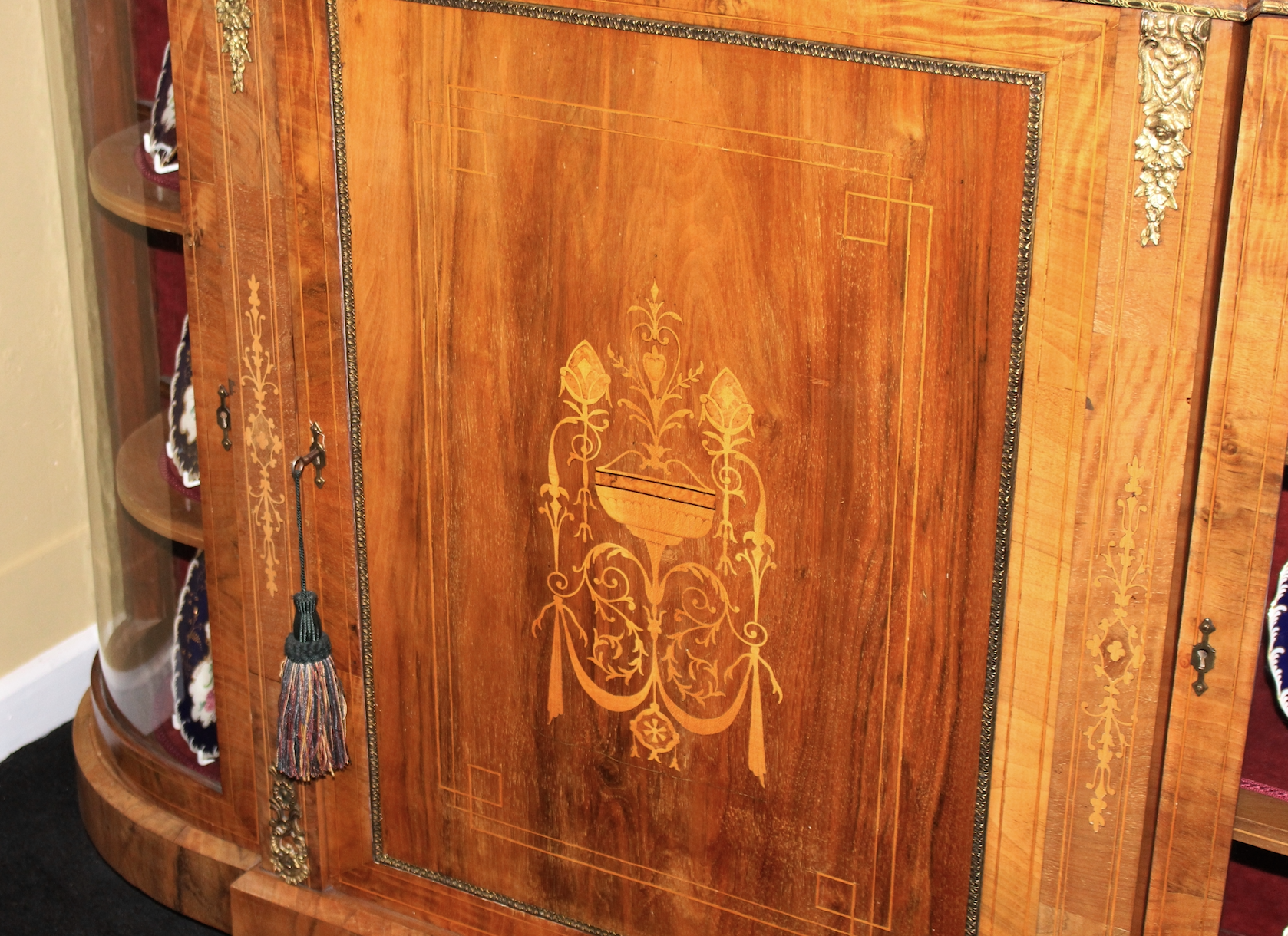 Fine 19th c. Figured Walnut Credenza c.1860 - Image 9 of 14