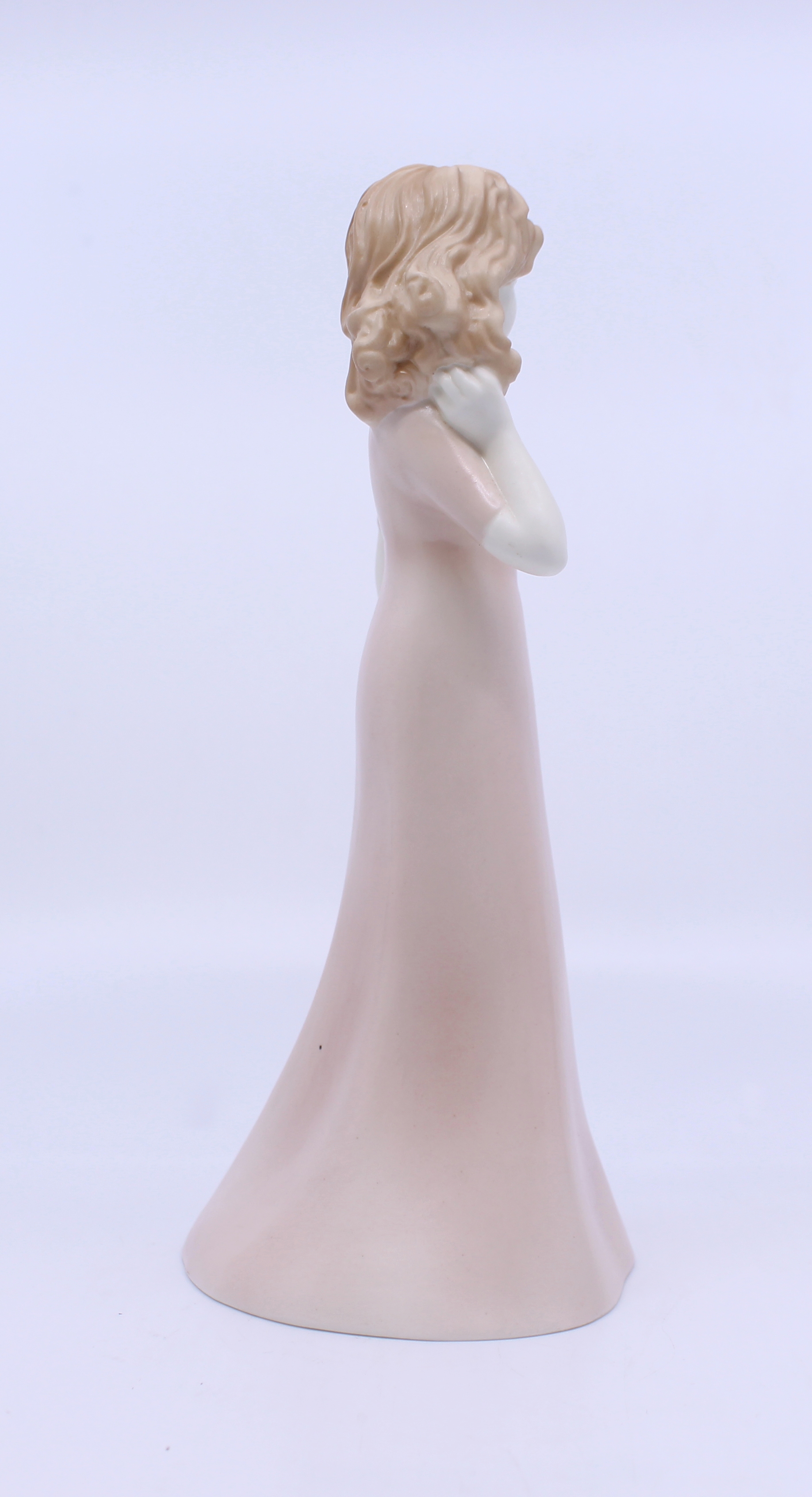 Royal Worcester Figurine Pretty as a Picture - Image 2 of 5
