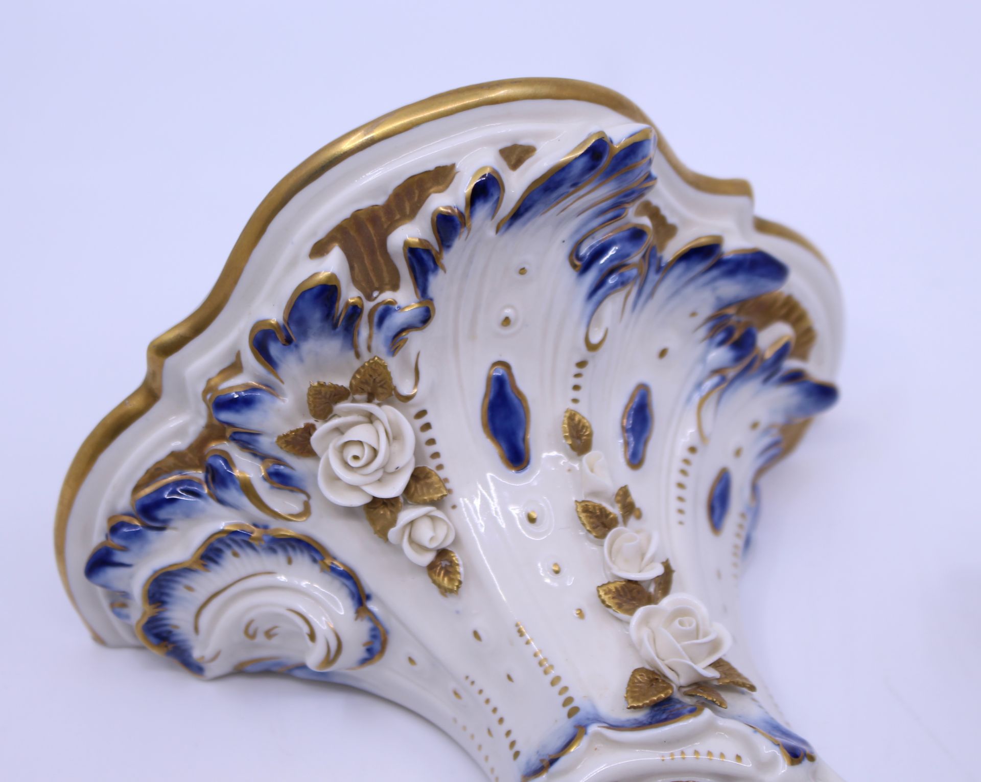 Pair of Rococo Volkstedt Porcelain Wall Brackets - Image 3 of 9