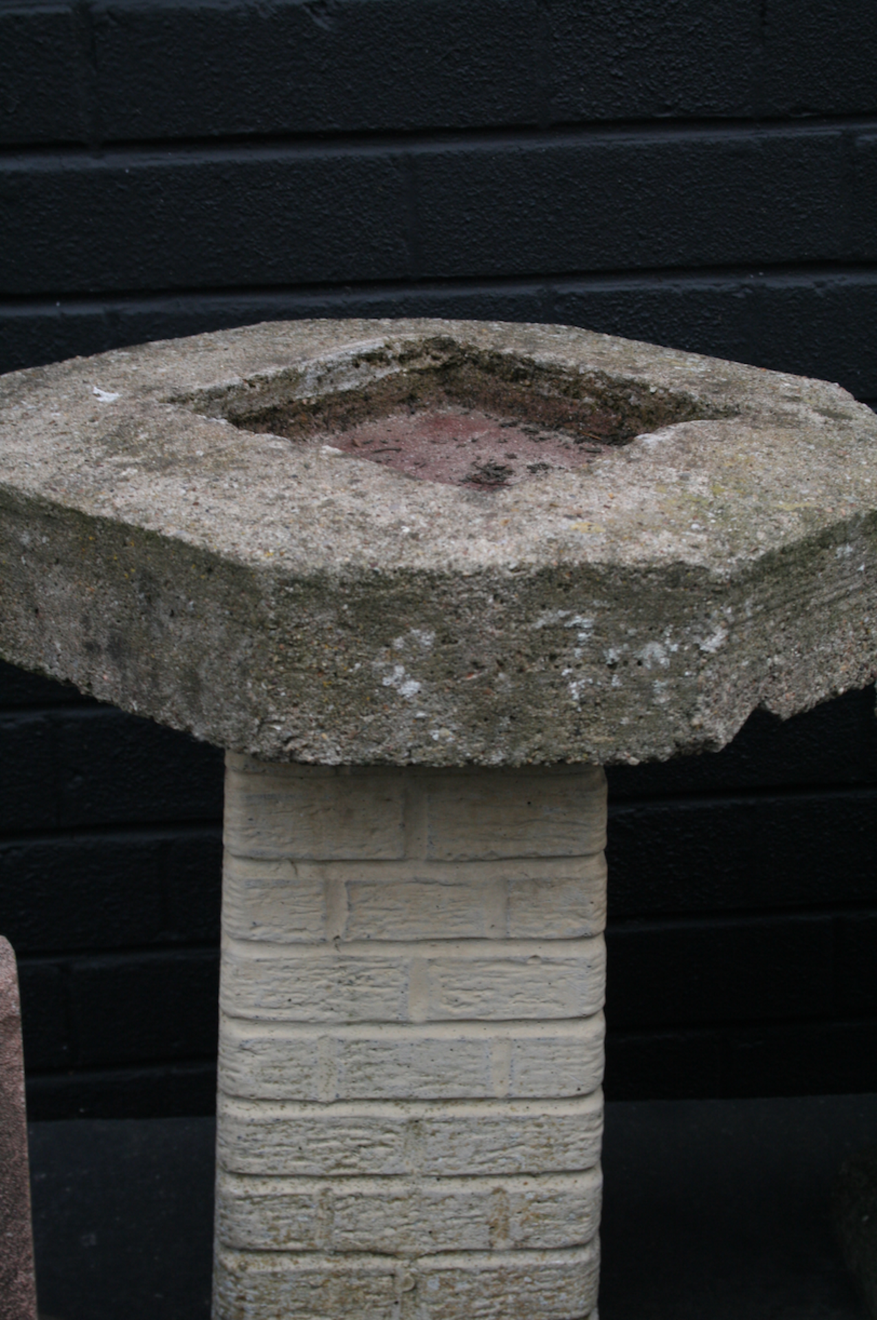 Modern Stone Composite Bird Bath - Image 4 of 6