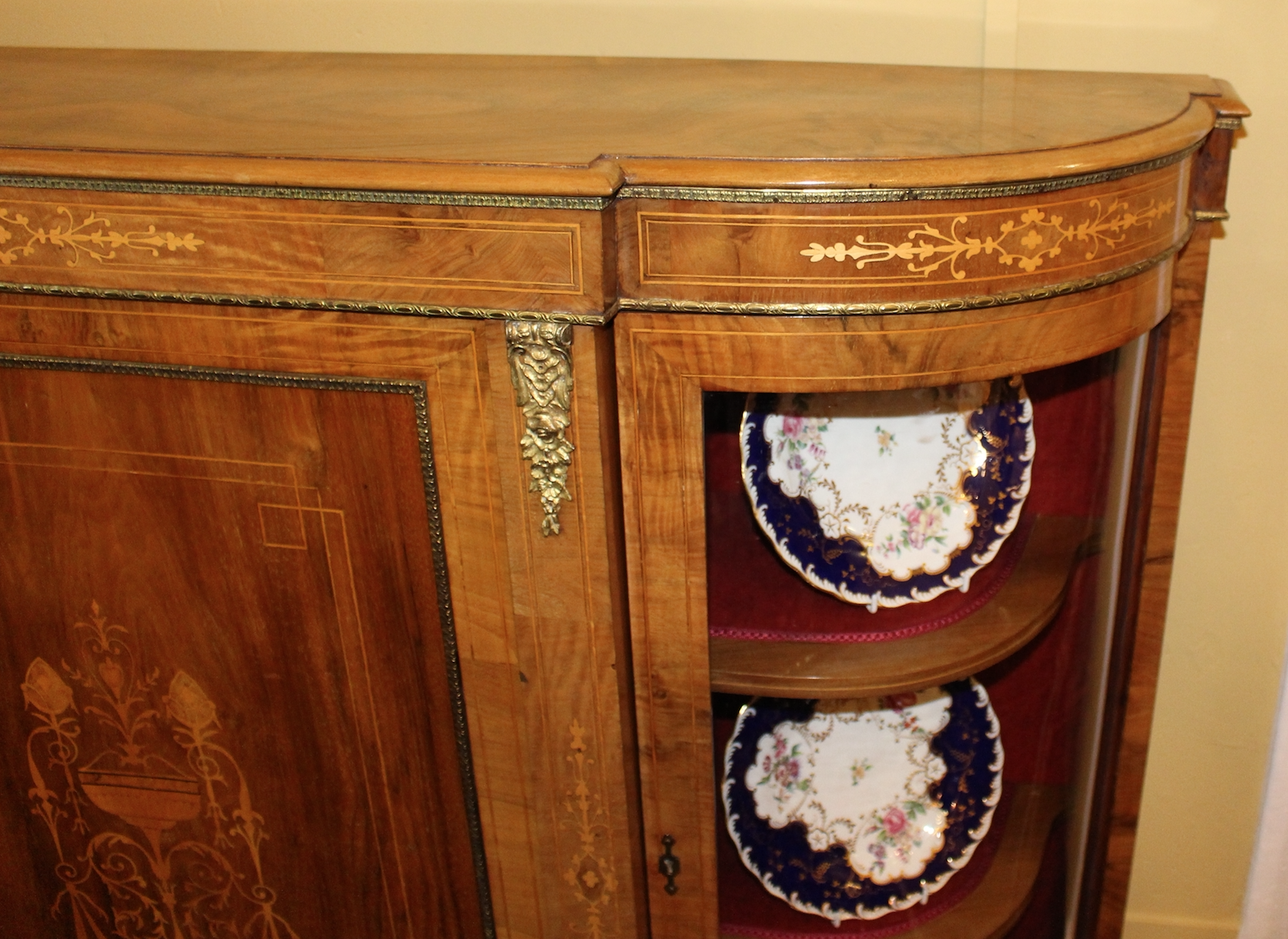 Fine 19th c. Figured Walnut Credenza c.1860 - Image 7 of 14