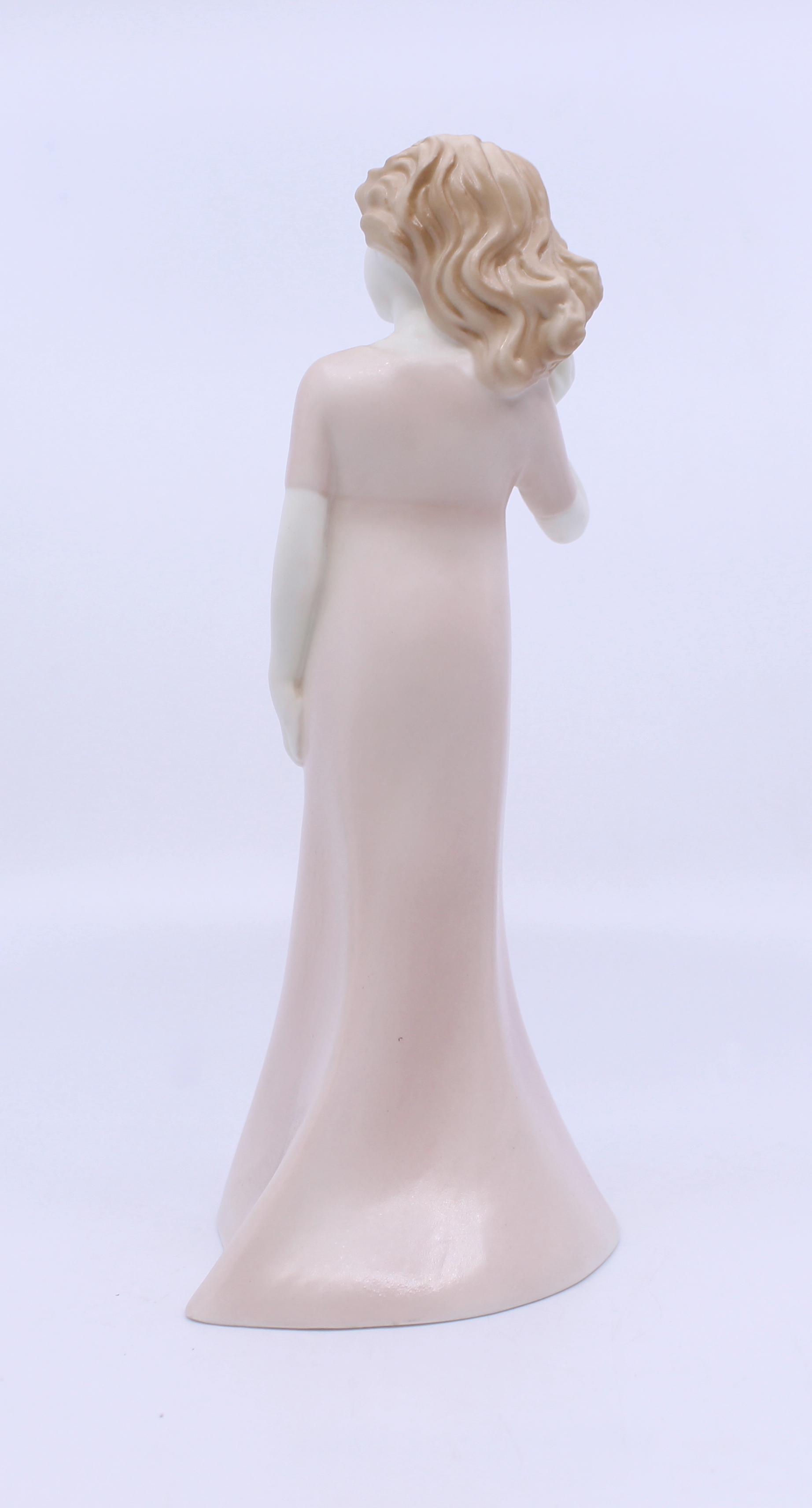 Royal Worcester Figurine Pretty as a Picture - Image 3 of 5