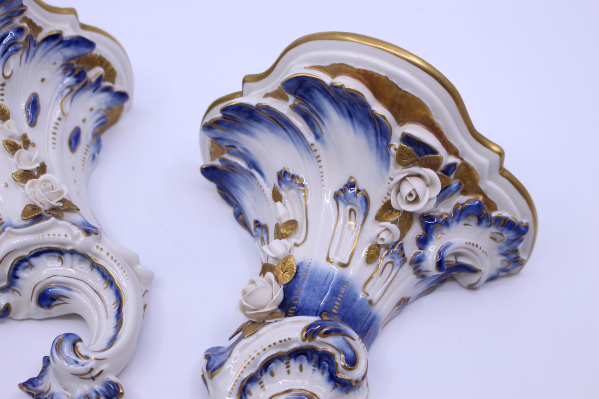 Pair of Rococo Volkstedt Porcelain Wall Brackets - Image 8 of 9