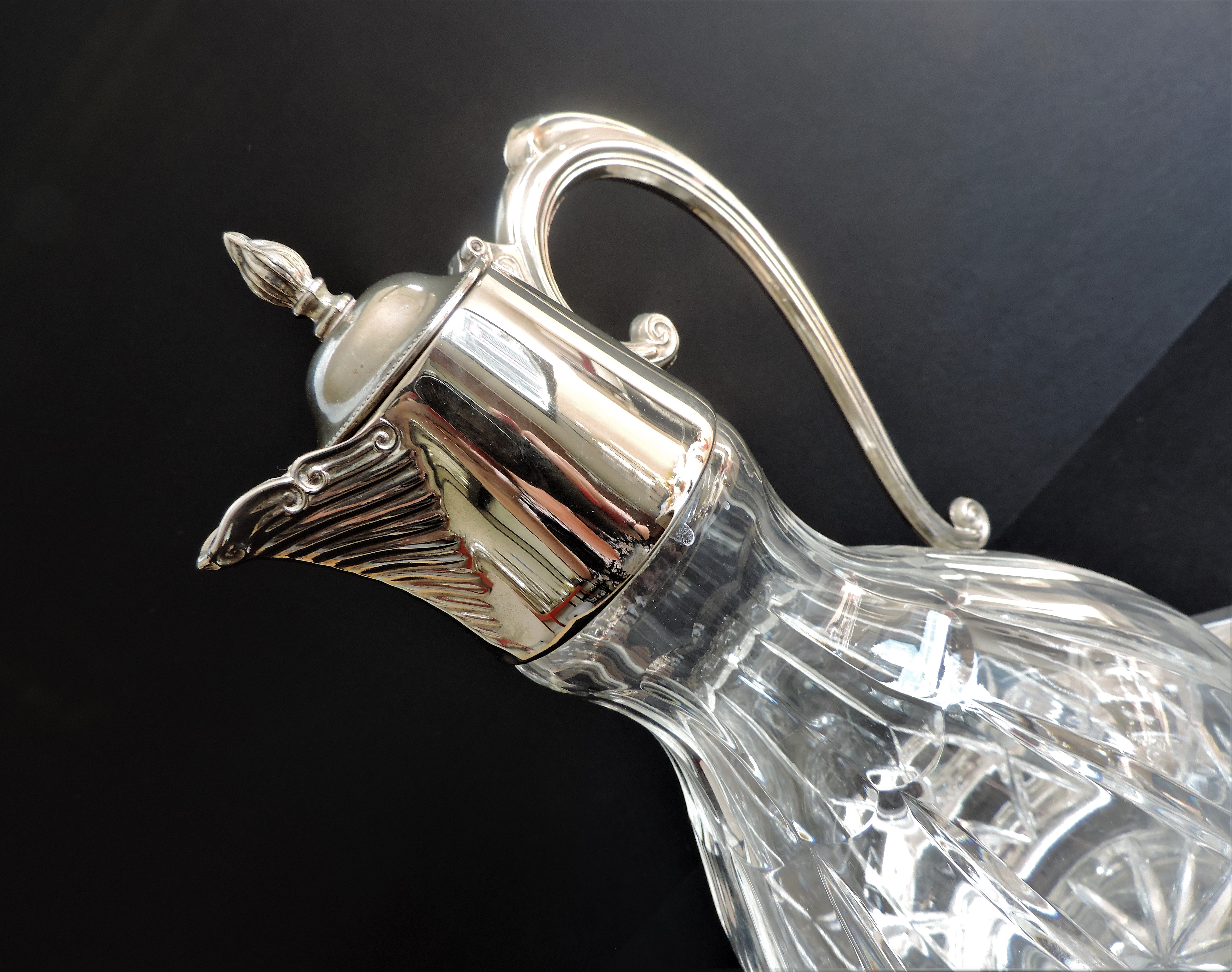 Large Vintage 3 Pint Capacity Silver Plate Decanter - Image 5 of 9