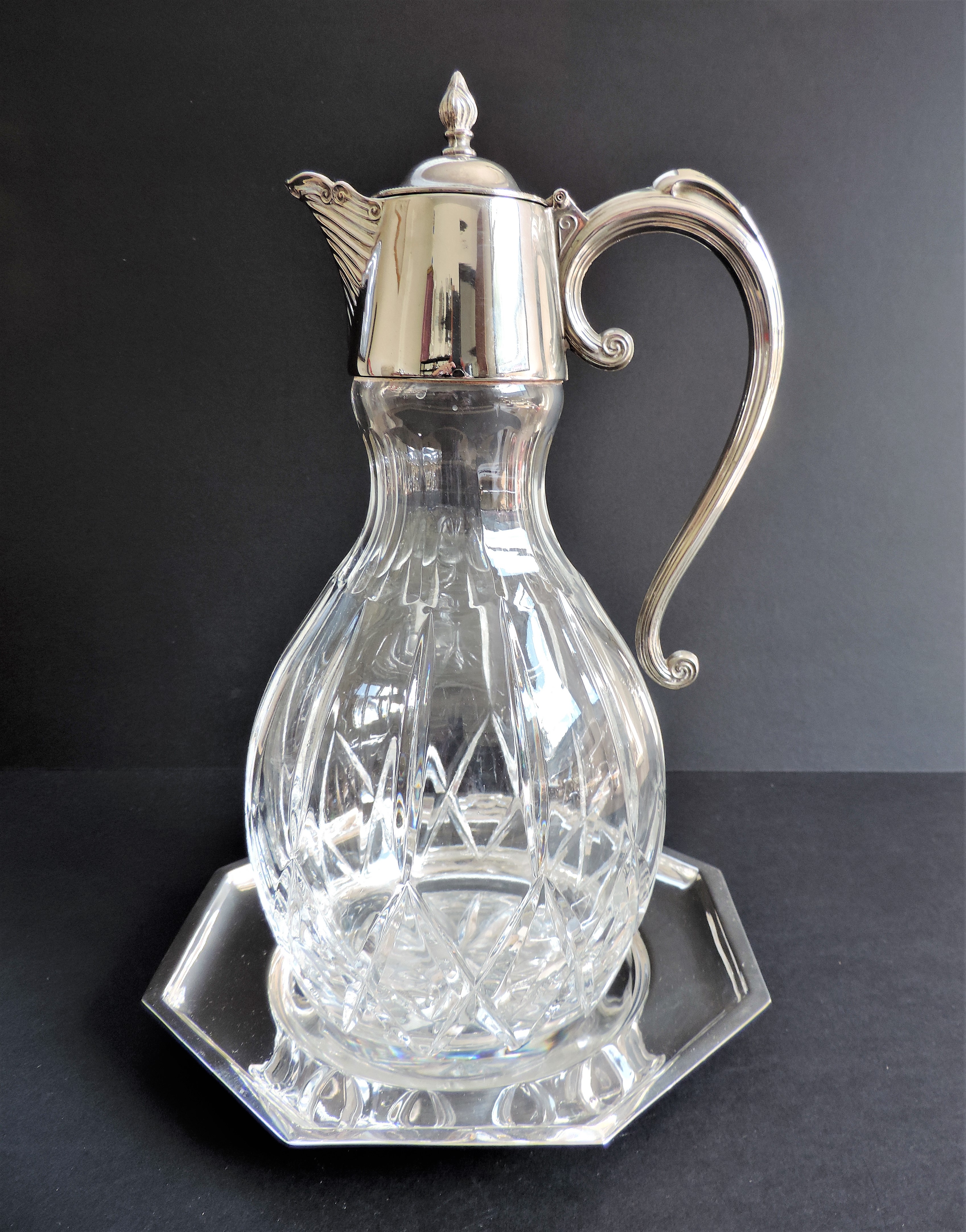 Large Vintage 3 Pint Capacity Silver Plate Decanter - Image 2 of 9