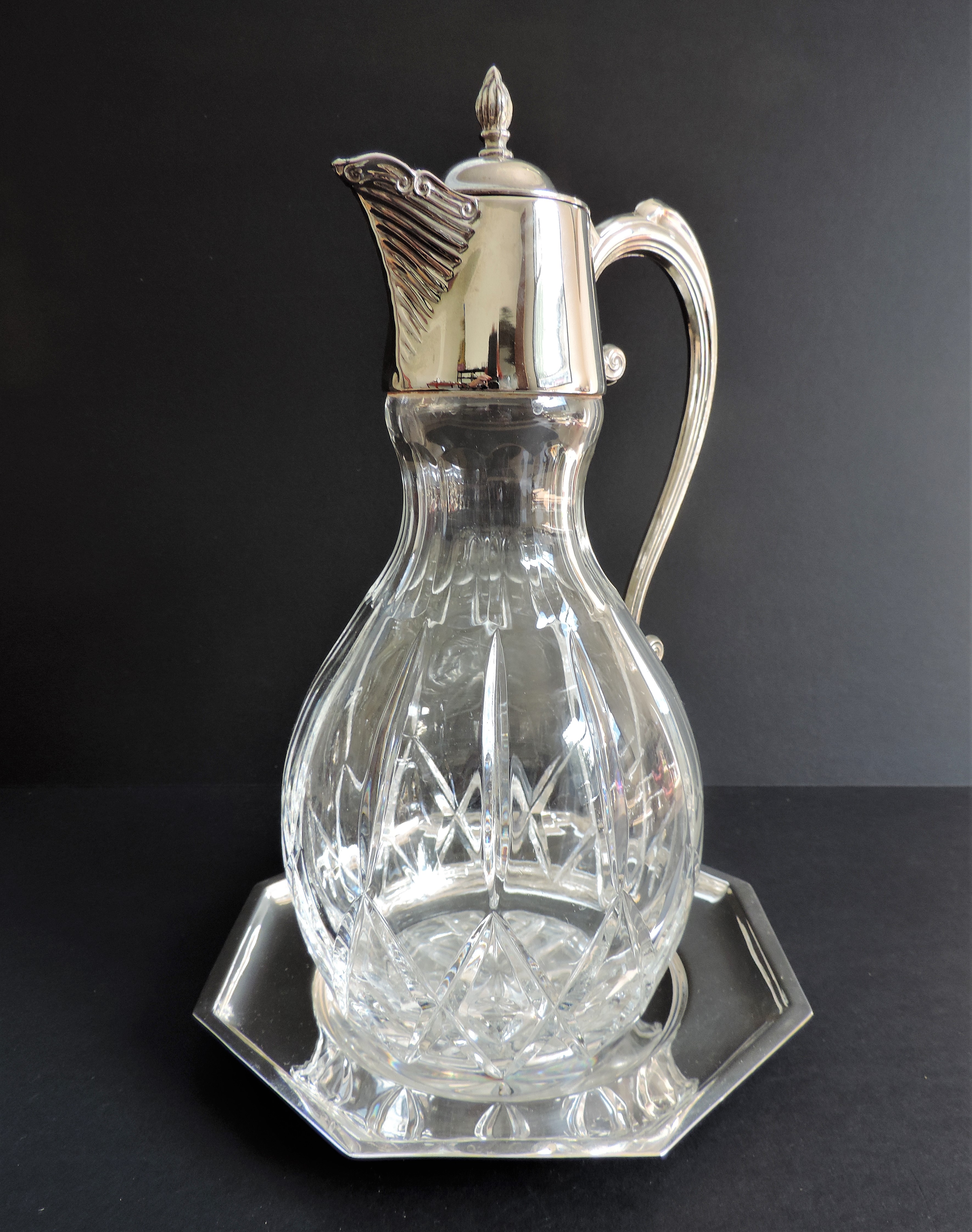 Large Vintage 3 Pint Capacity Silver Plate Decanter - Image 4 of 9