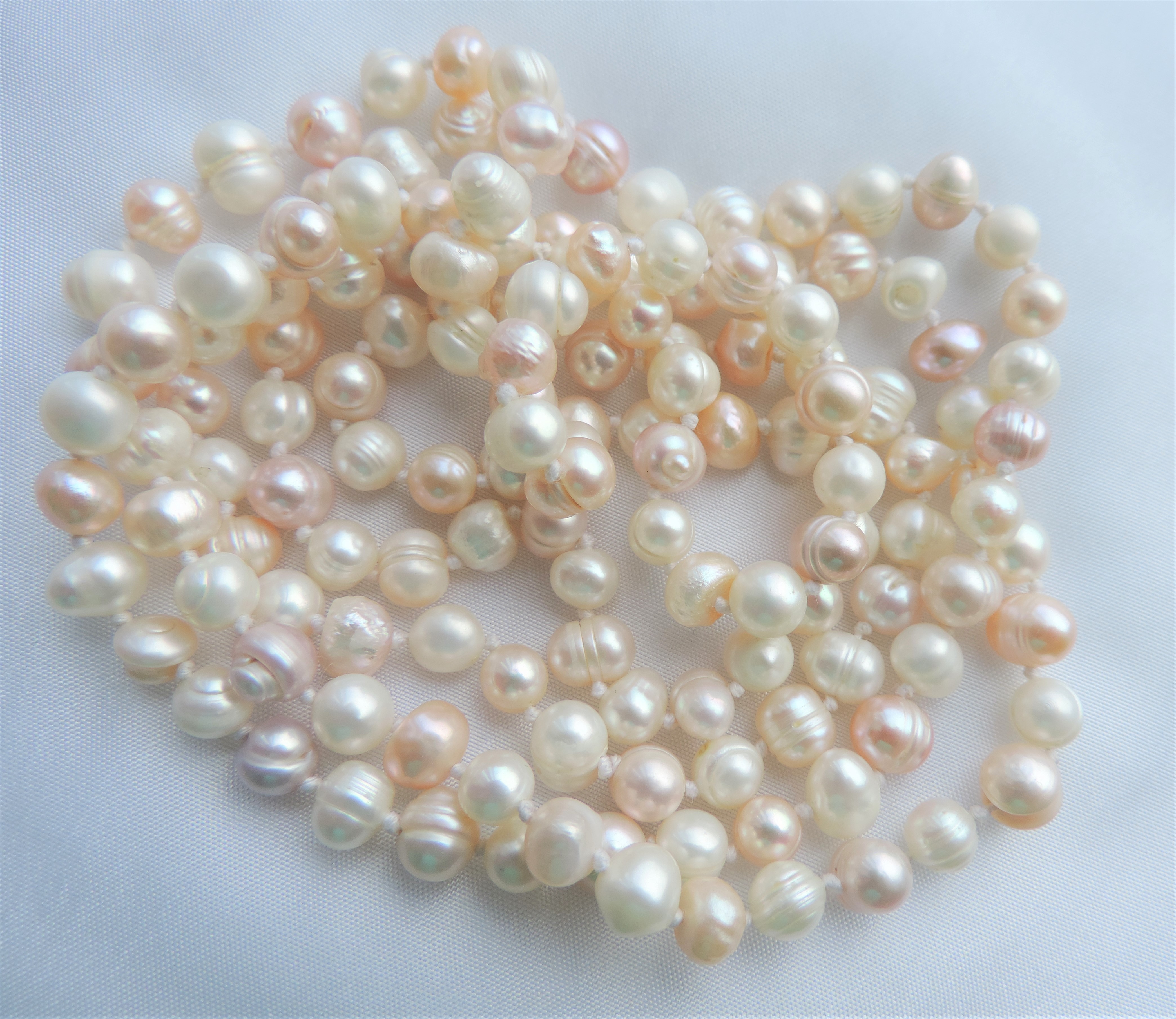 Cream, Pink & Peach Cultured Pearl Necklace 45 inches - Image 3 of 4