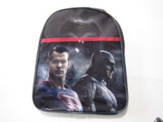 96 x Superman Vs Batman children's backpacks for ages 3 +