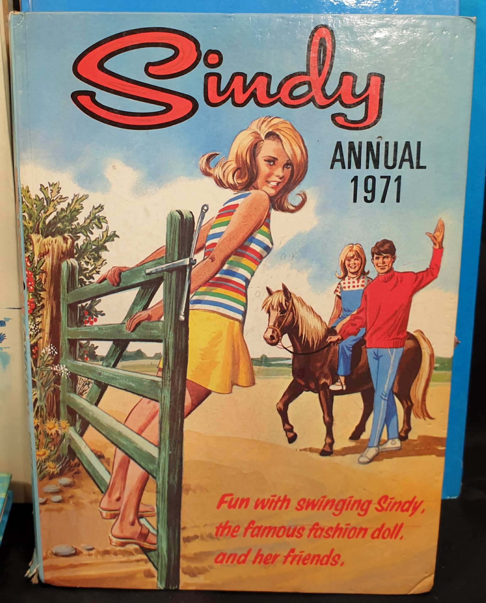 Vintage 9 x Girls Annuals Sindy Mandy June Bunty etc. c1970's - Image 3 of 4