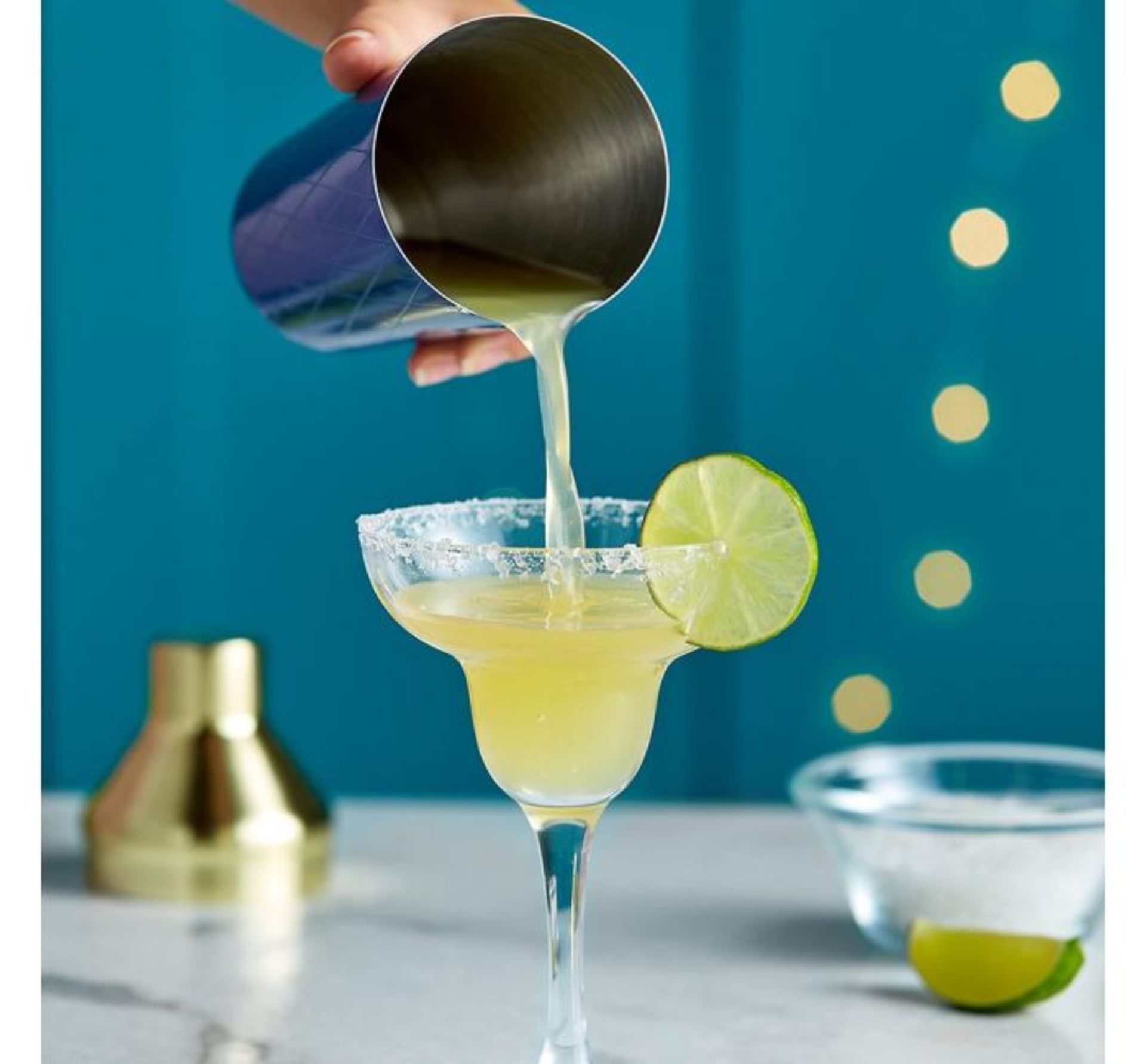 (AP232) Blue & Brushed Gold Cocktail Shaker The 500ml capacity is ideal for short and long dri... - Image 3 of 3