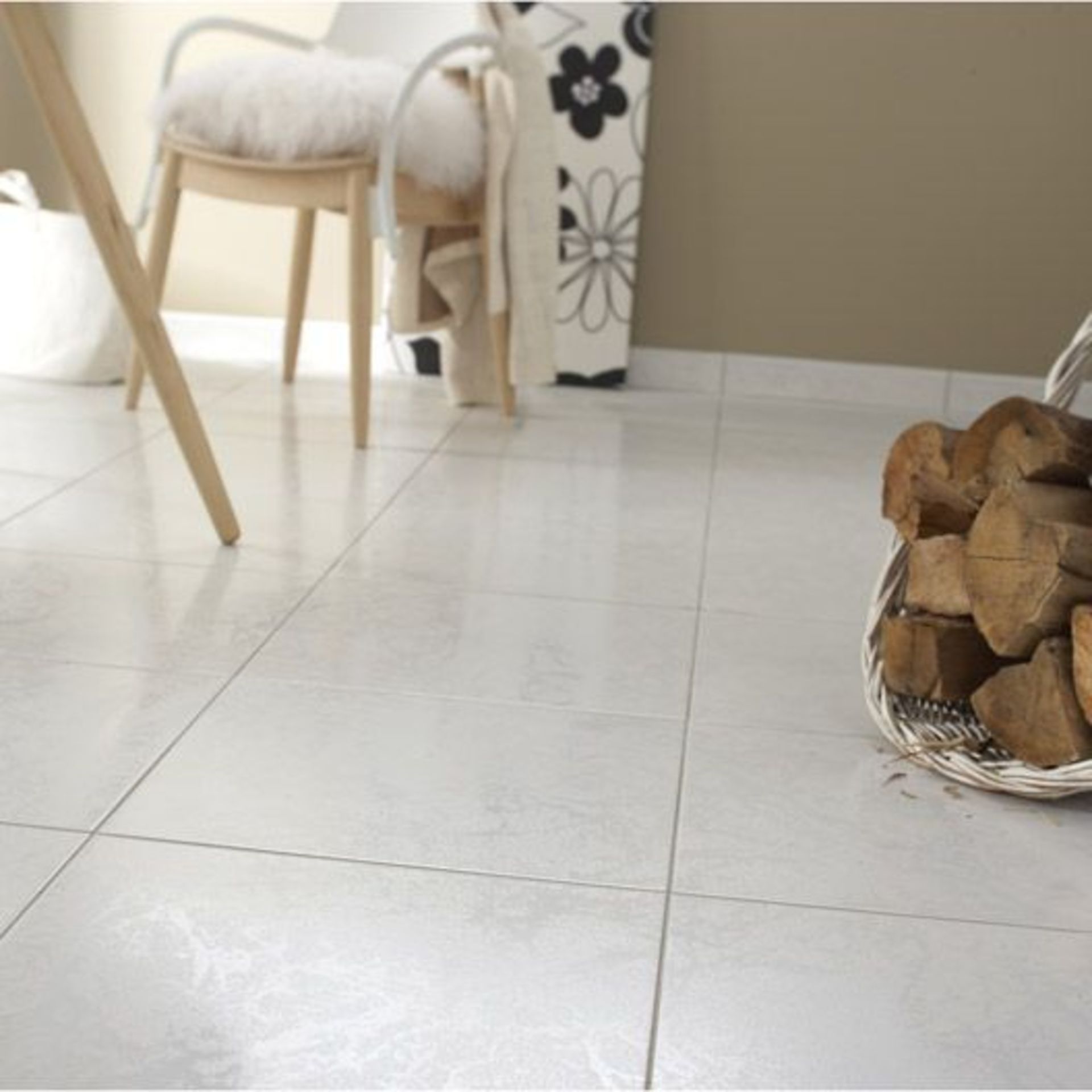 NEW 11.34m2 Ubeda Blanco Floor and Wall Tiles. 450x450mm per tile, 1.62m2 per pack. 8.7mm thick... - Image 3 of 3