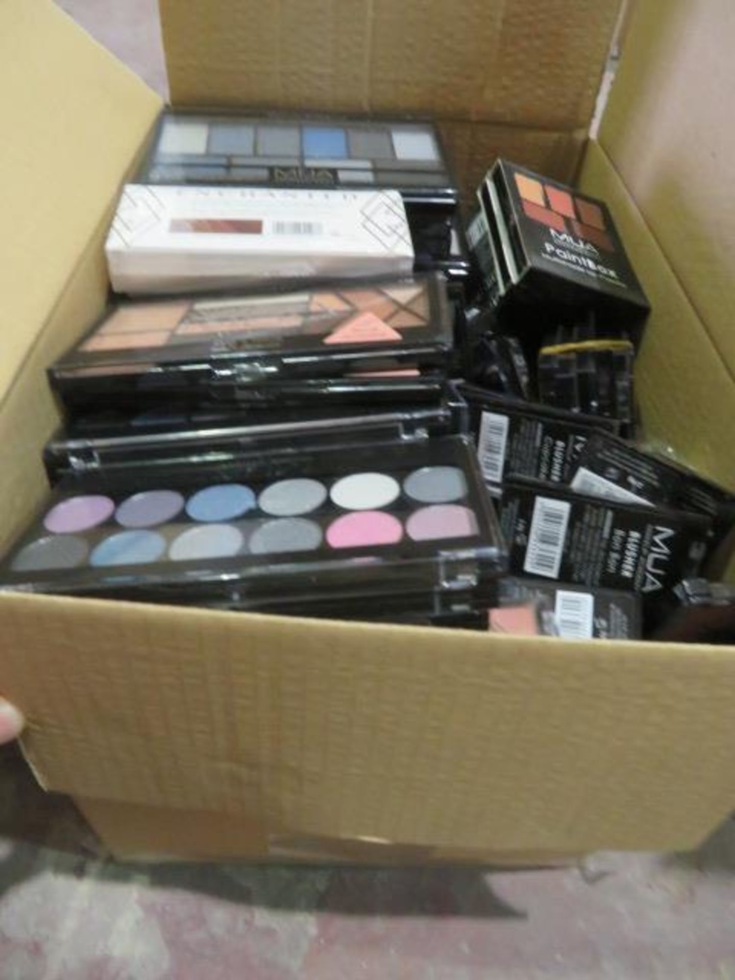 Circa. 200 items of various new make up acadamy make up to include: eye+face multiformula, pain... - Image 2 of 2