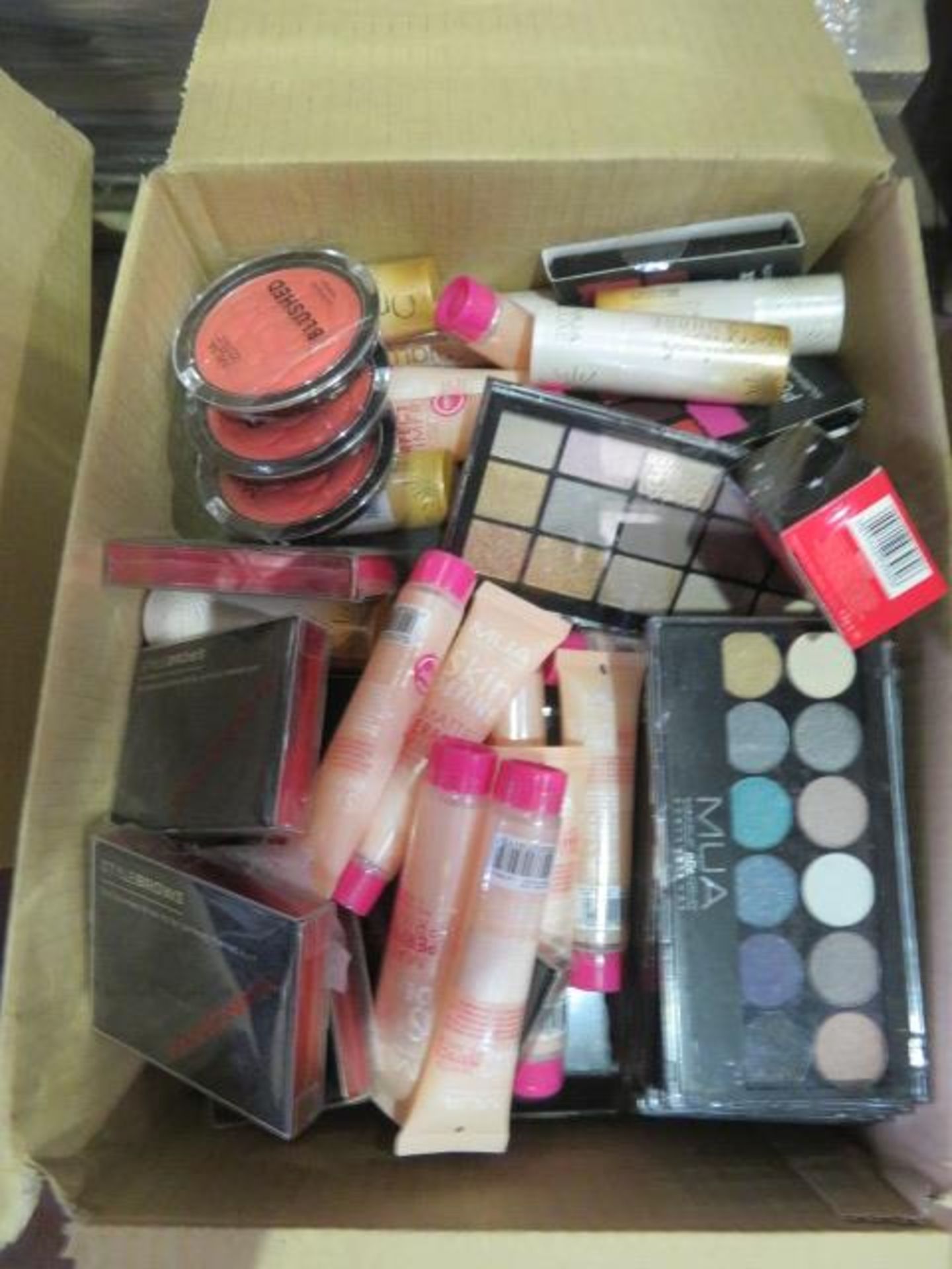 Circa. 200 items of various new make up acadamy make up to include: ombre 3 shade shimmer, blus...