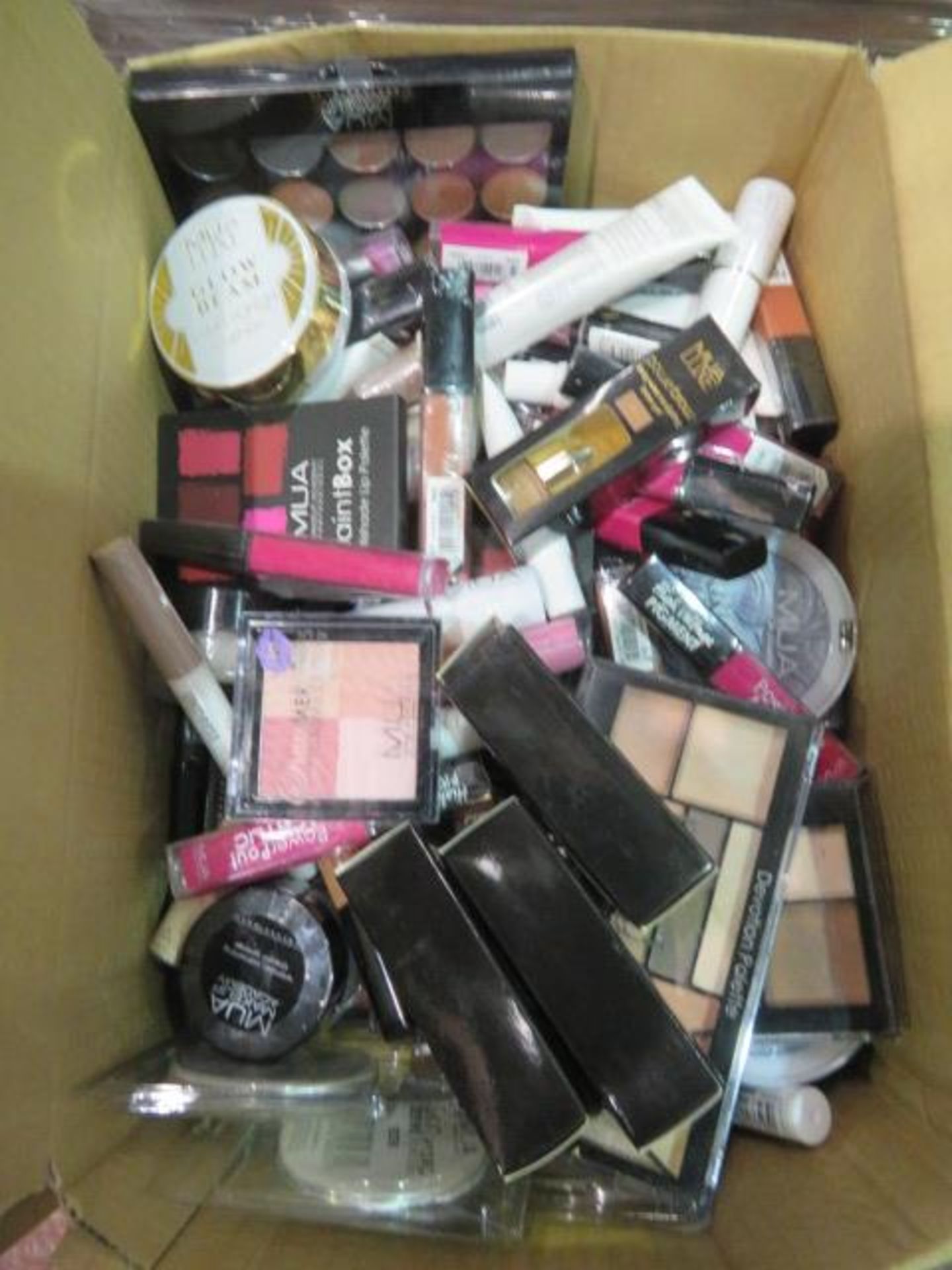 Circa. 200 items of various new make up acadamy make up to include: paintbox multishade lip pal...