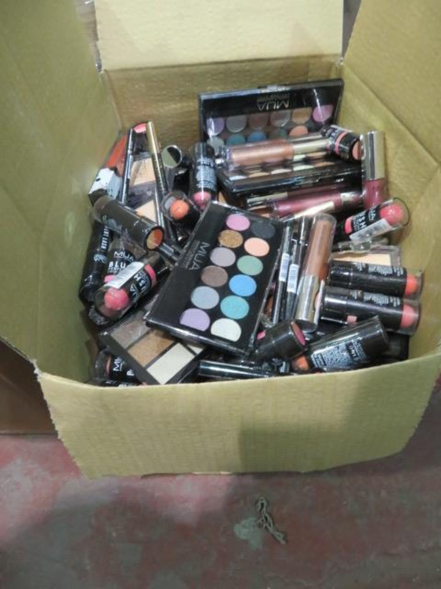 Circa. 200 items of various new make up acadamy make up to include: blush perfection, eyeshadow... - Image 2 of 2