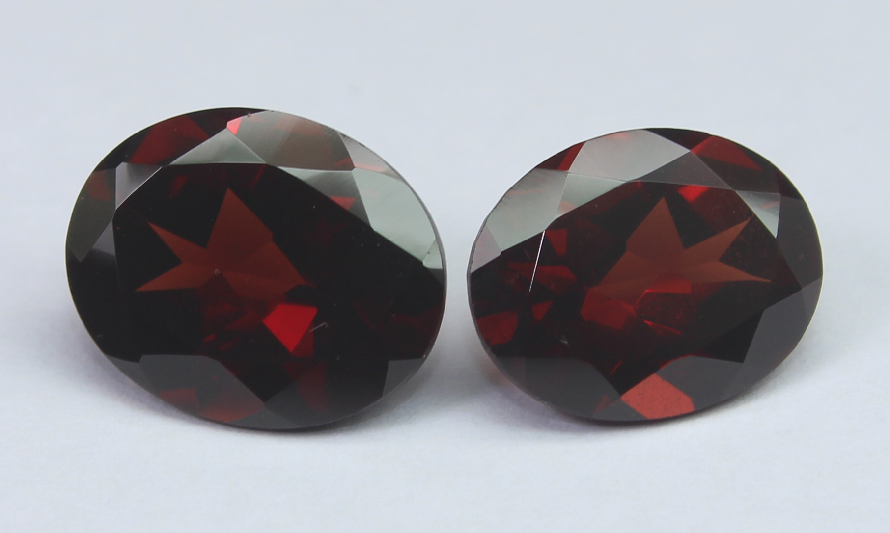 Set of two red Garnet, 3.82 & 3.17 Ct - Image 2 of 4