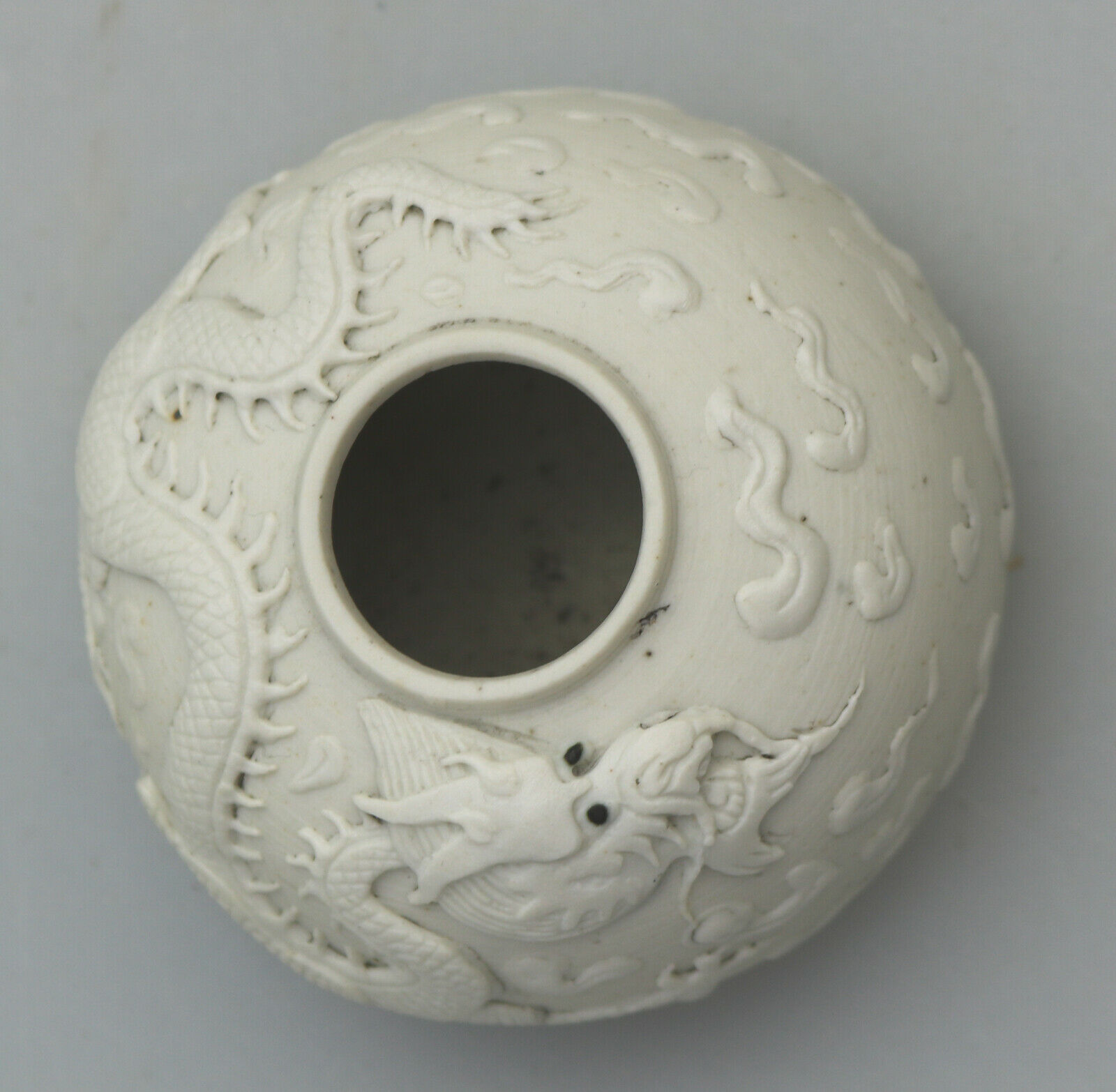 A very fine Chinese biscuit porcelain Brush Washer ExWikramaratna Collection C.19thC - Image 4 of 6