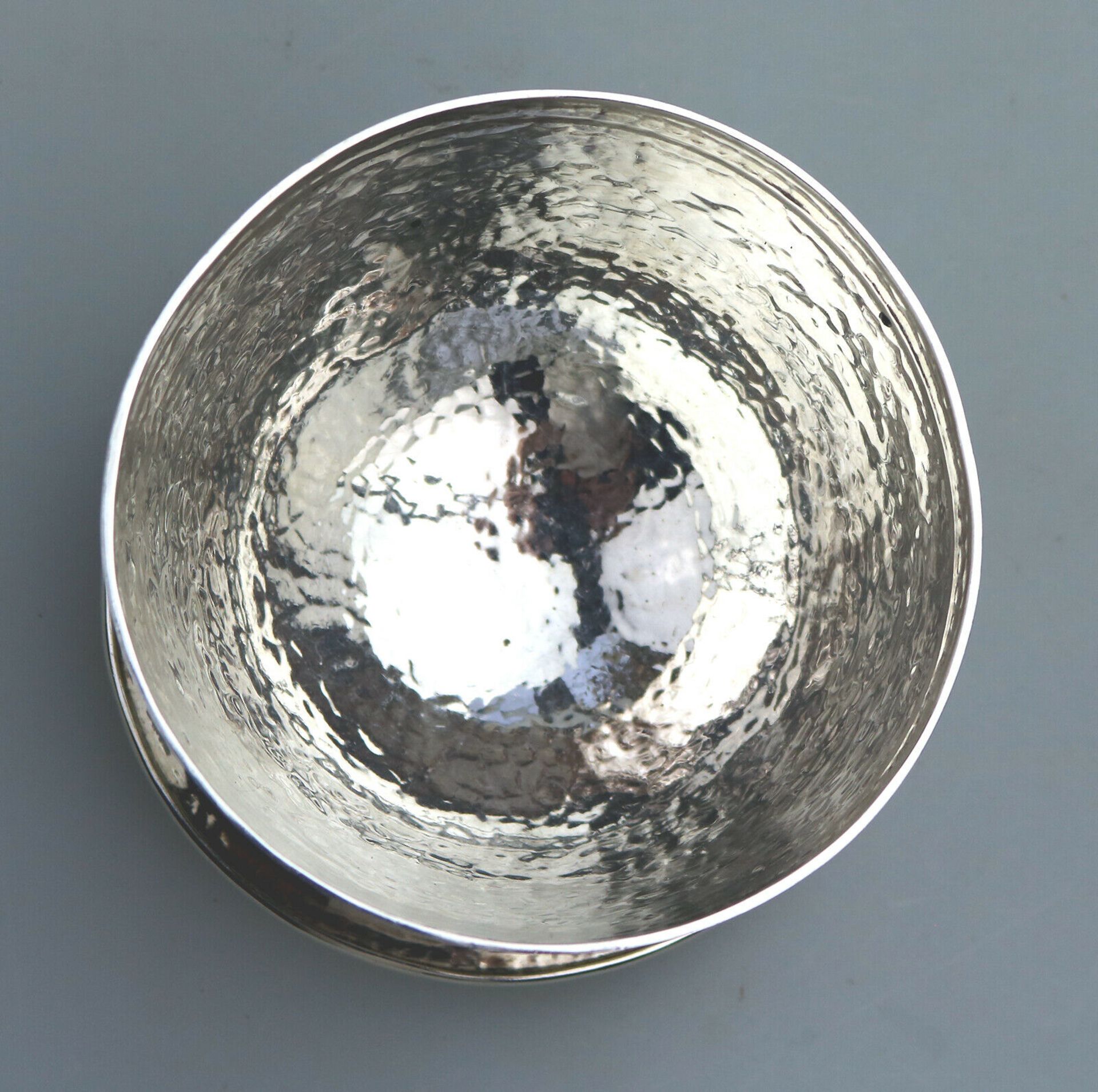 An Arts & Crafts solid silver Bowl on Stand Chester by Nathan & Hayes C.1905 - Image 3 of 9