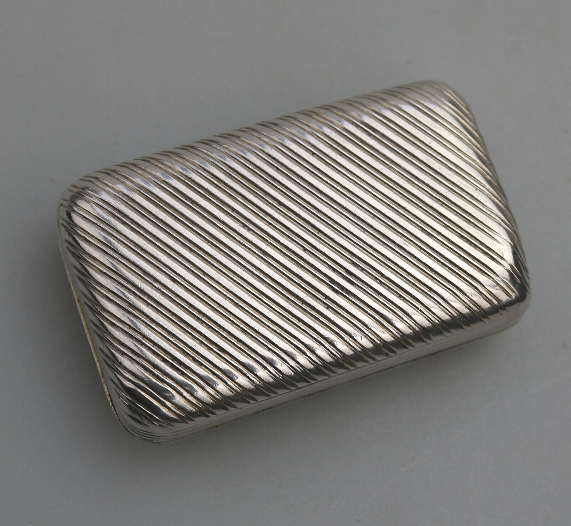 A good French solid silver reeded rectangular Snuff Box C.1830 - Image 4 of 10