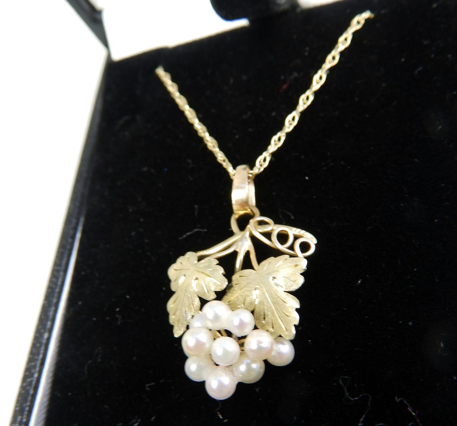 A 14 ct gold designer Pendant and chain, boxed - Image 4 of 4