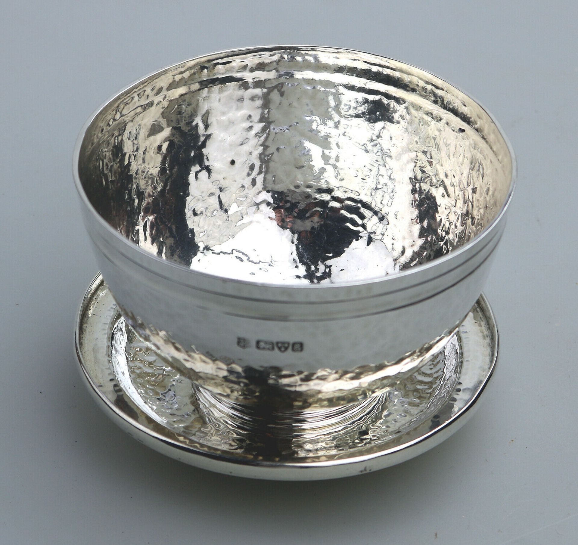 An Arts & Crafts solid silver Bowl on Stand Chester by Nathan & Hayes C.1905 - Image 4 of 9