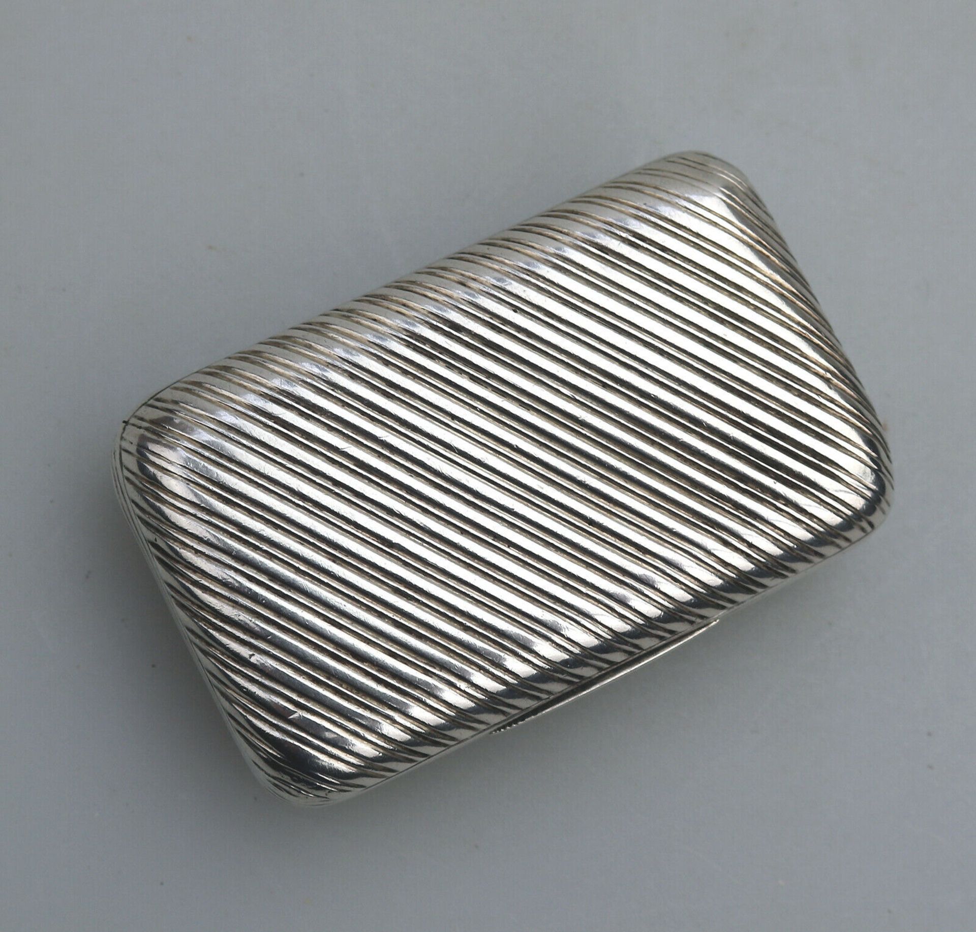 A good French solid silver reeded rectangular Snuff Box C.1830 - Image 2 of 10